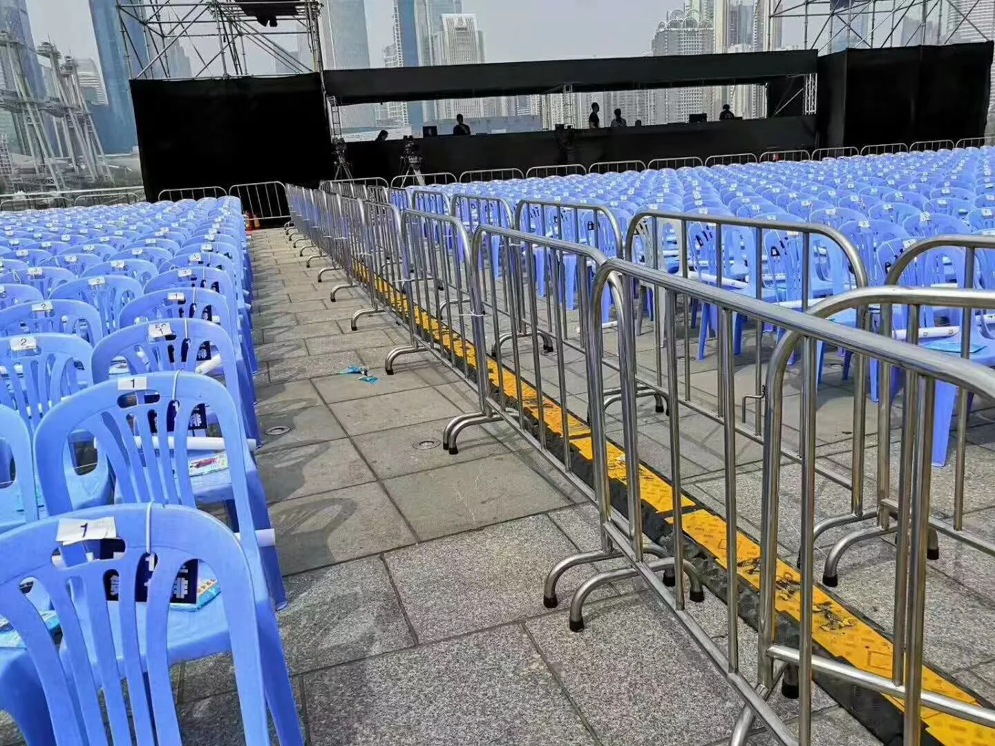 High Quality Galvanized Steel Picket Fence Portable Traffic Barrier Barricad