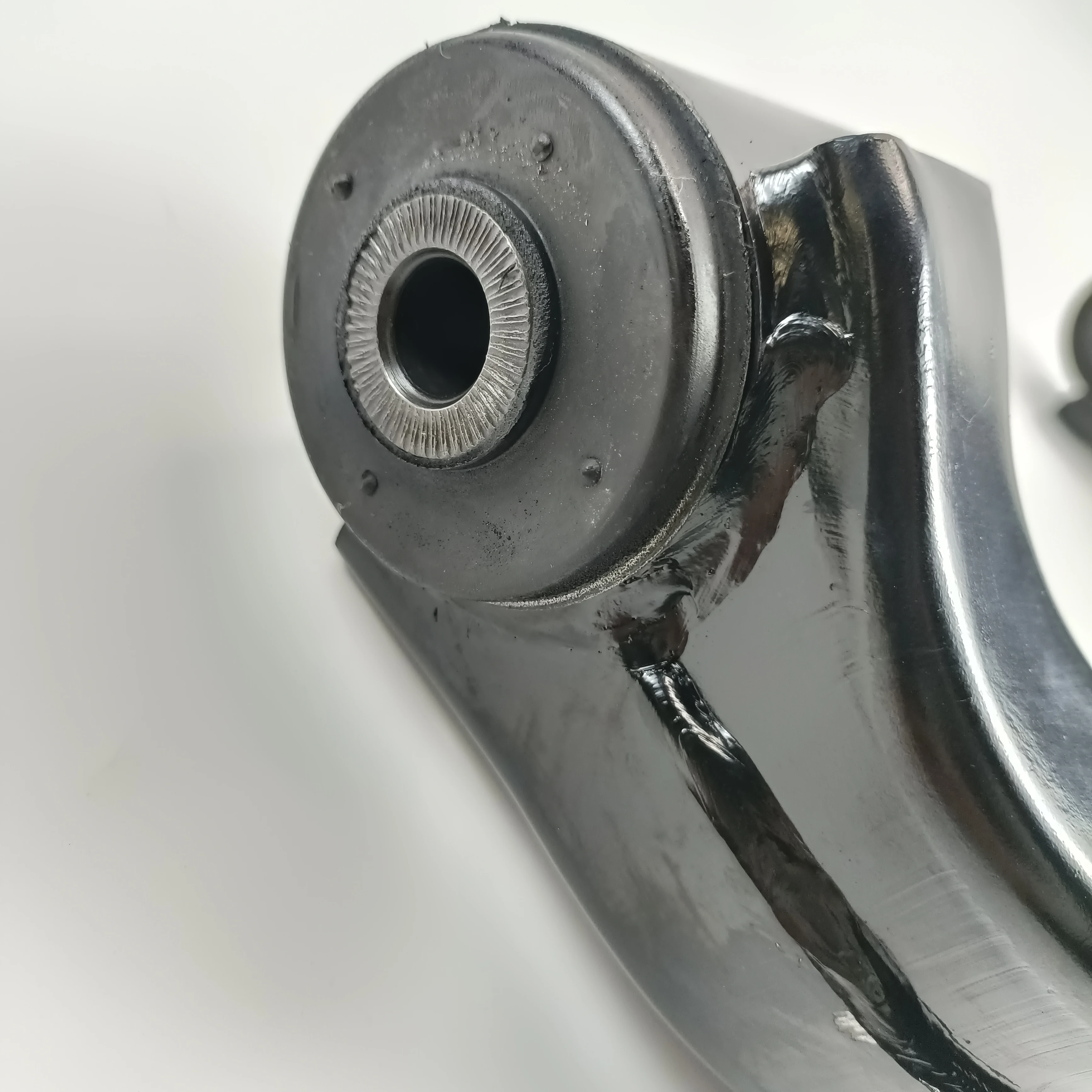 Auto Parts Front wheel lower arm lower suspension triangular OEM4450132003 4450232003 09004 09100 for SSANGYONG ACTYON KYRON