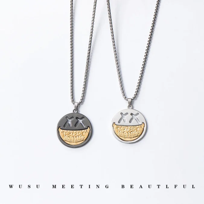 Dark pop style skull smiley face necklace hip hop artist metal trendsetter men and women with titanium jewelry