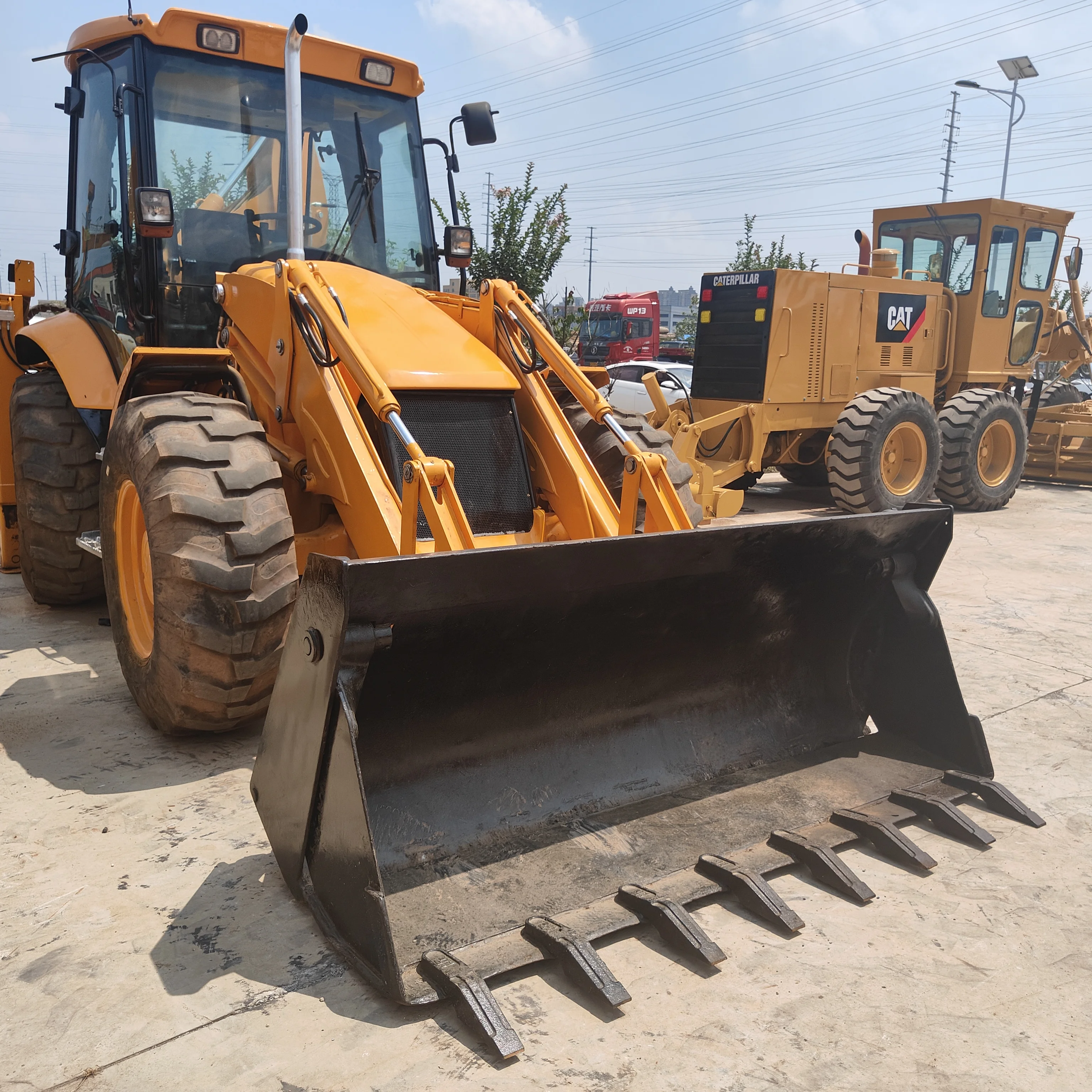 Экскаватор-погрузчик б/у JCB 4x4 колеса 20 тонн экскаватор-погрузчик 3CX 4CX