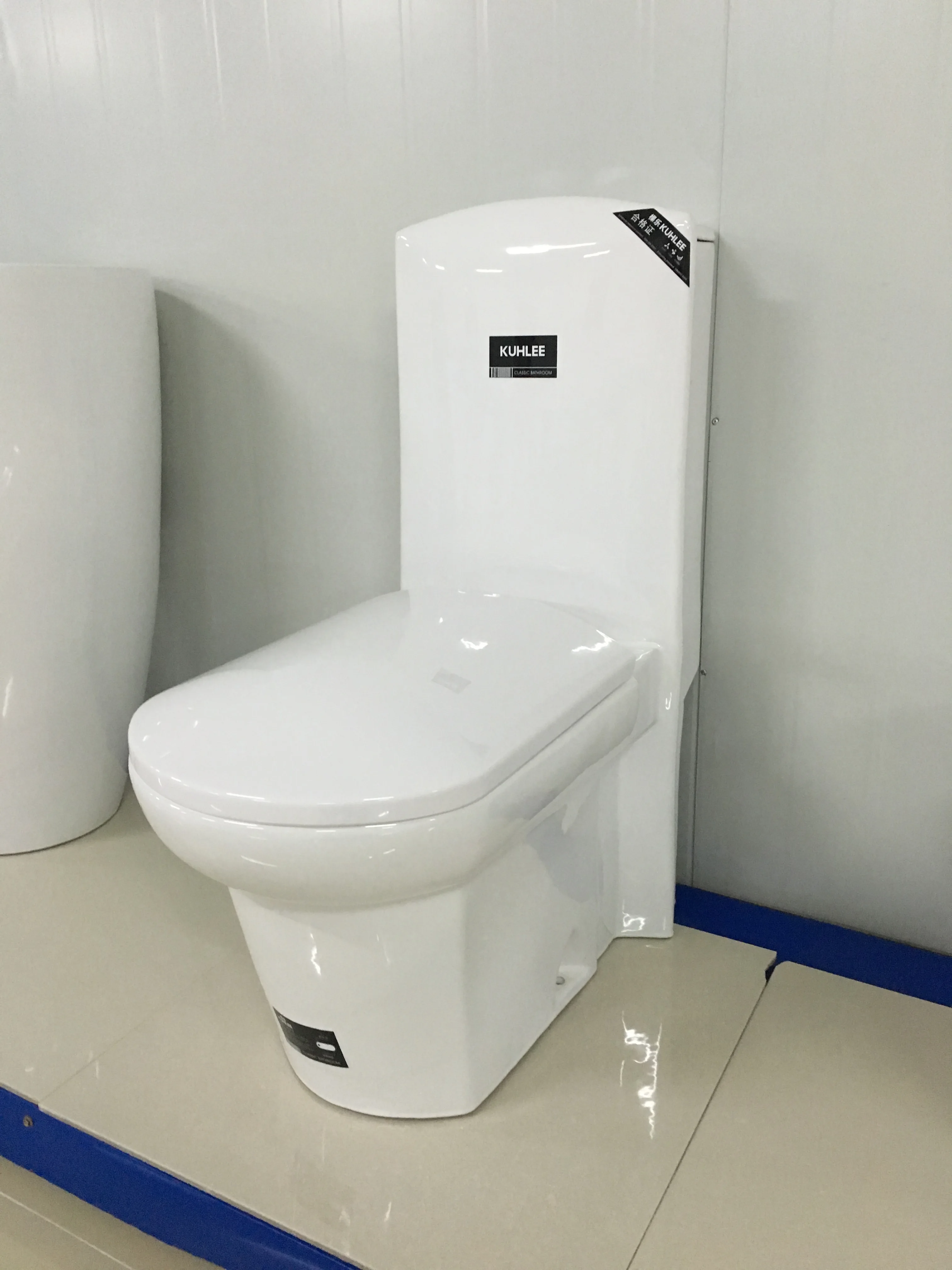 Ванная комната люкс сантехники входная дверь новомодный унитаз KL-M-9046