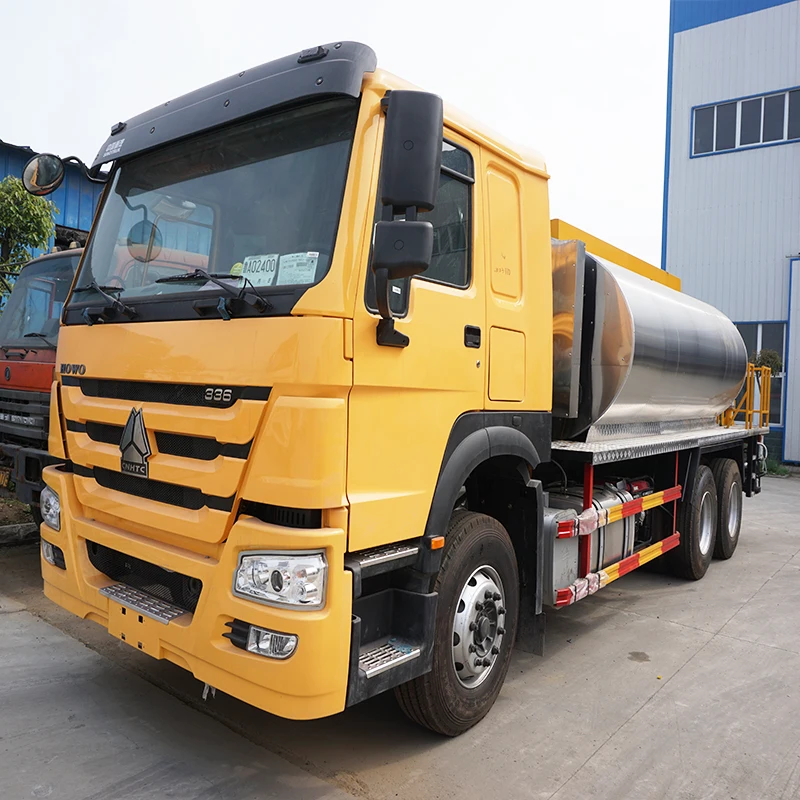 HOWO 6x4 RHD Asphalt Patching Truck Bitumen Sprayer Truck Asphalt Bitumen Tank Truck Bitumen Emulsion Sprayer Road Maintenance