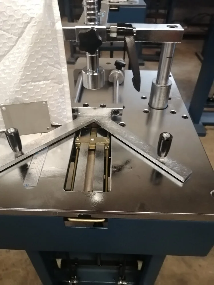 High Quality Wooden Photo Frame Nail Angle Machine/nailing Machine For Picture/photo Frame