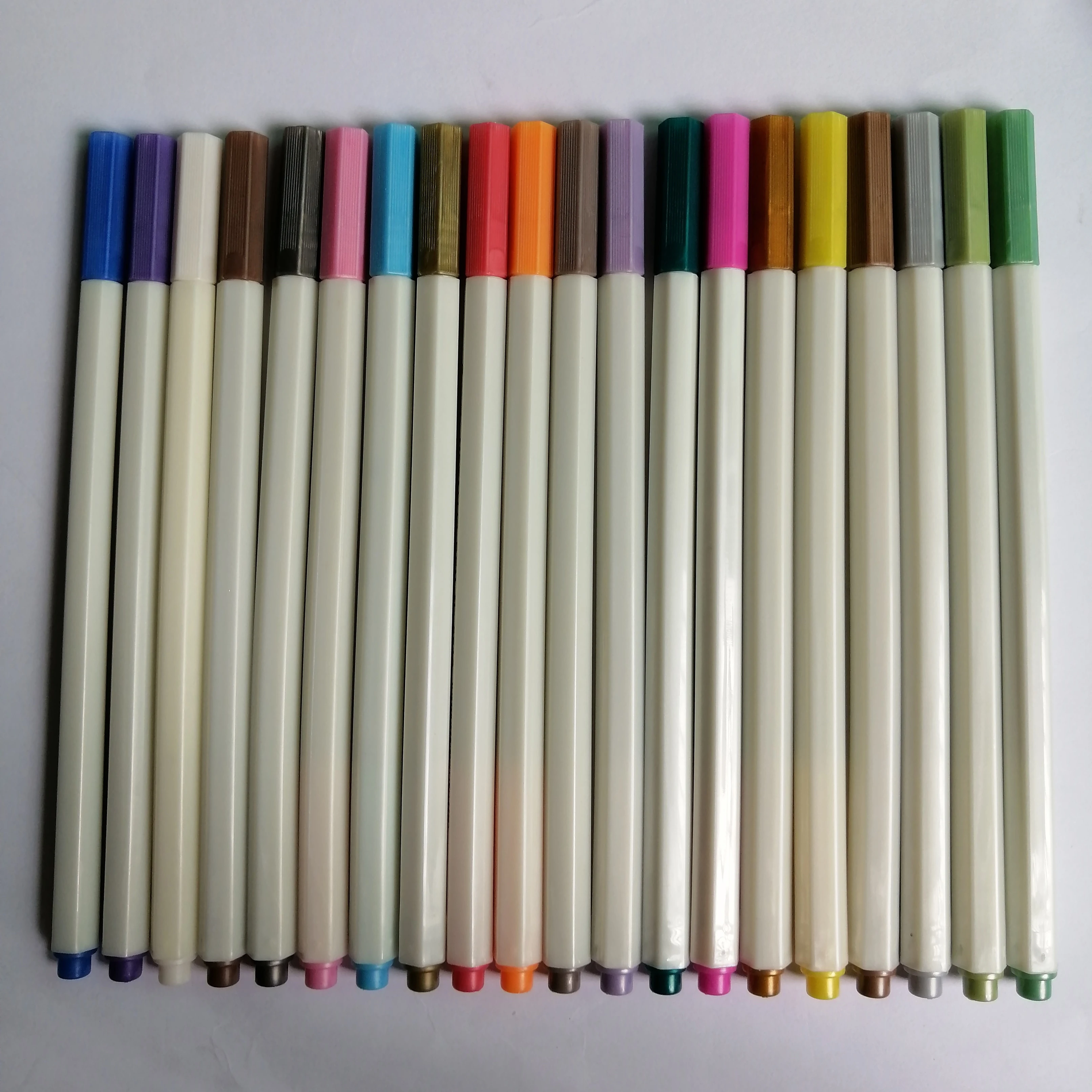 
20 Colors Metallic Marker Pens Set for DIY or Card Making Assorted Colors With Markers Brtrush Pens Painting Pens 