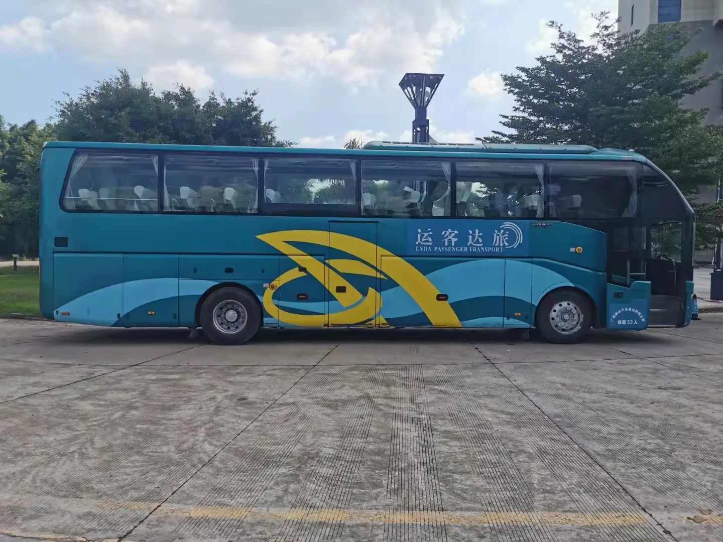 Luxury buses used 60 seats coach bus with good condition