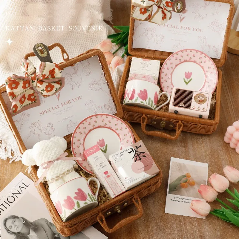 Accompanied by the maid of honor wedding gift to send the sister group bride high-grade practical wedding Xitea rattan gift box