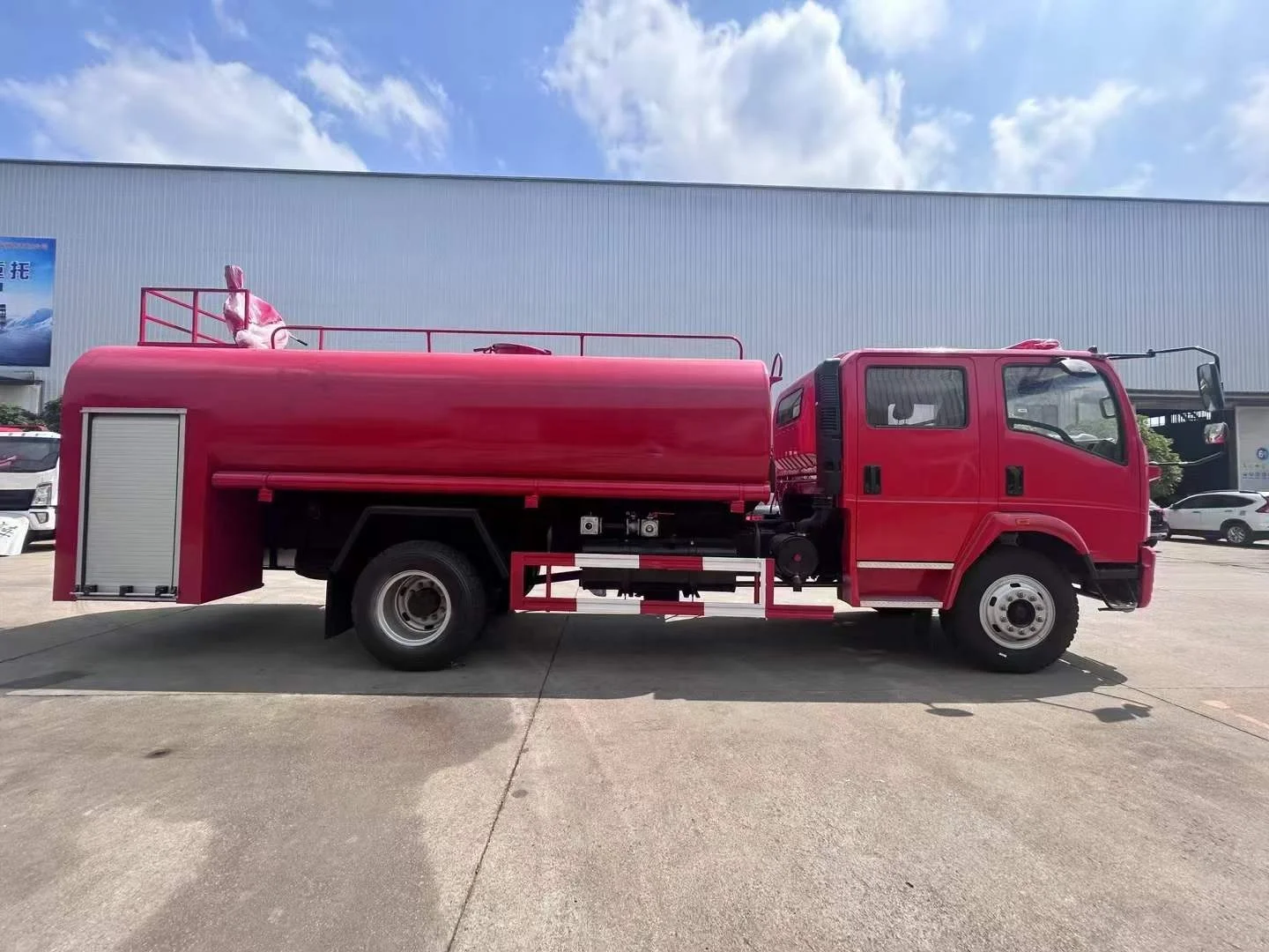 Sinotruk Howo  4x2 1000L Simple Water Tank Fire Fighting Truck 10 Tons Fire Fighting Truck