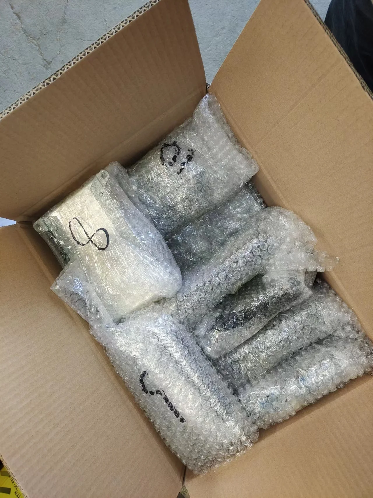 Китай хорошее качество низкая цена Sintruk Sitrak оригинальные запчасти WG9716583002 модуль управления грузовиком для продажи