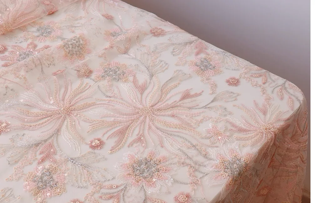 Кружевная ткань с блестками