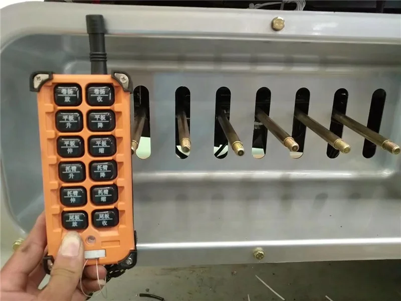 
4x2 5000kg dongfeng small tow truck wrecker 