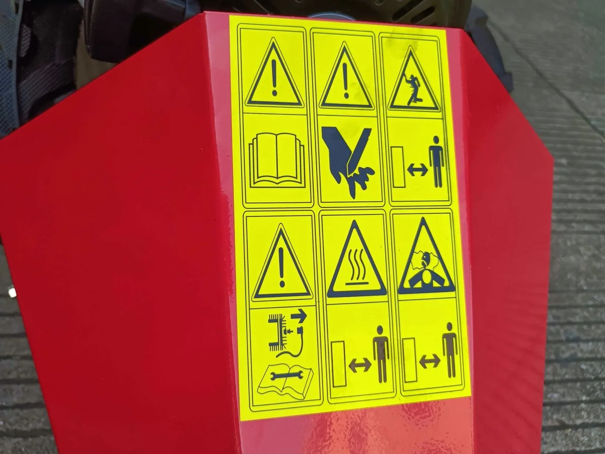 Industrial Grade 4-Stroke Petrol Lawn Mower Self-Propelled Feature 196cc Engine Displacement Cutting Steel Blade DIY Reel Mowers