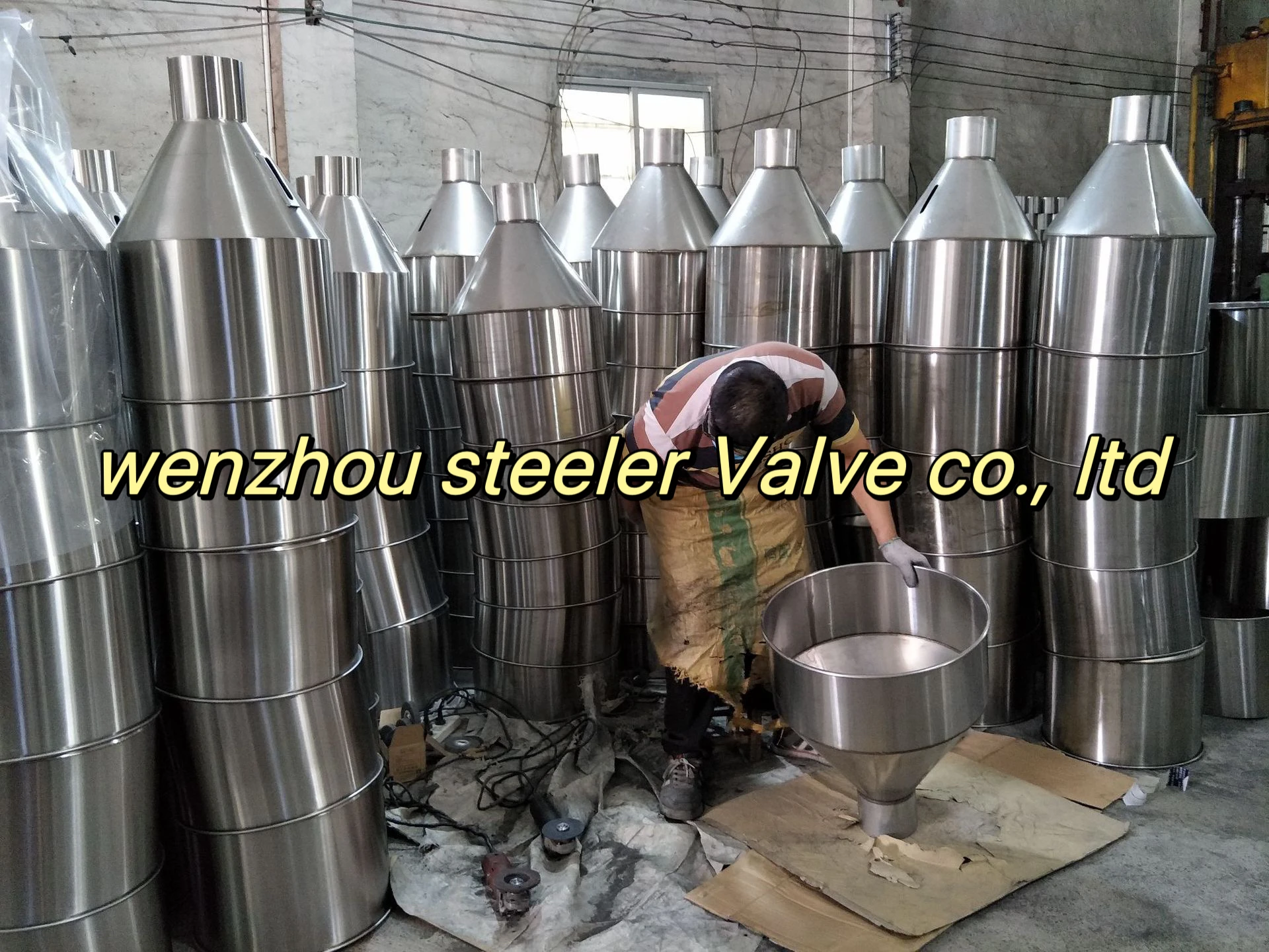 Fine stainless steel SS304 316L sanitary grade discharge hopper with straight pipe