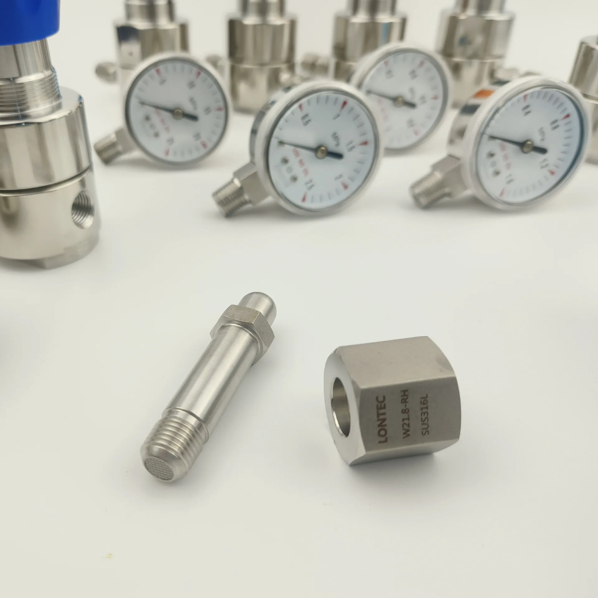 NFJM Dual-stage pressure regulator N2 inlet pressure 0-3000psi outlet pressure 0-120psi With cylinder connector