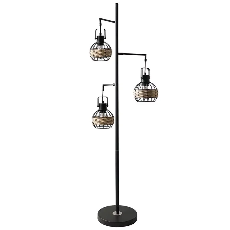 Напольный светильник из ротанга