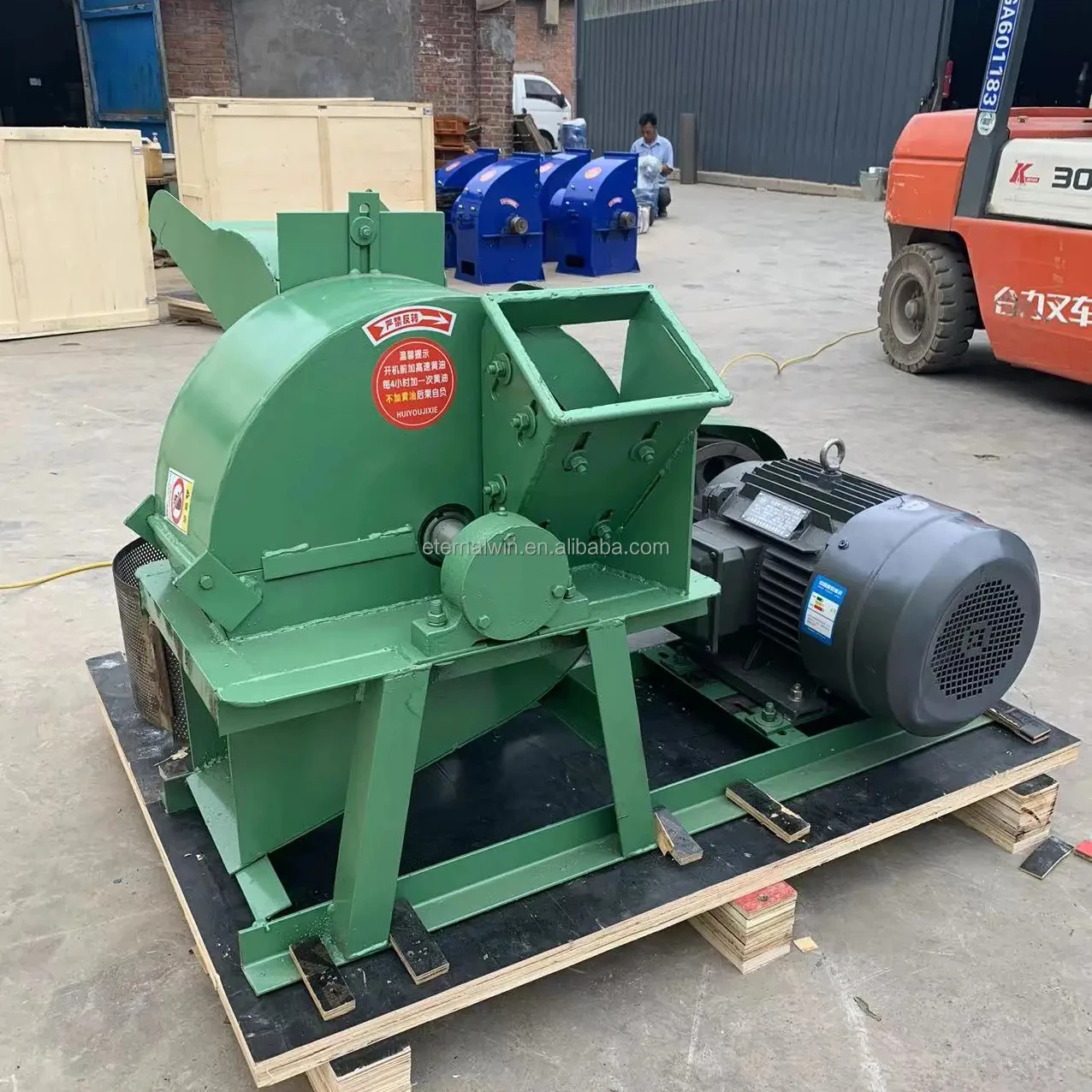 Coconut shell grinding agricultural diesel wood sawdust crushing machine waste wood crusher machine price for biochar pellet