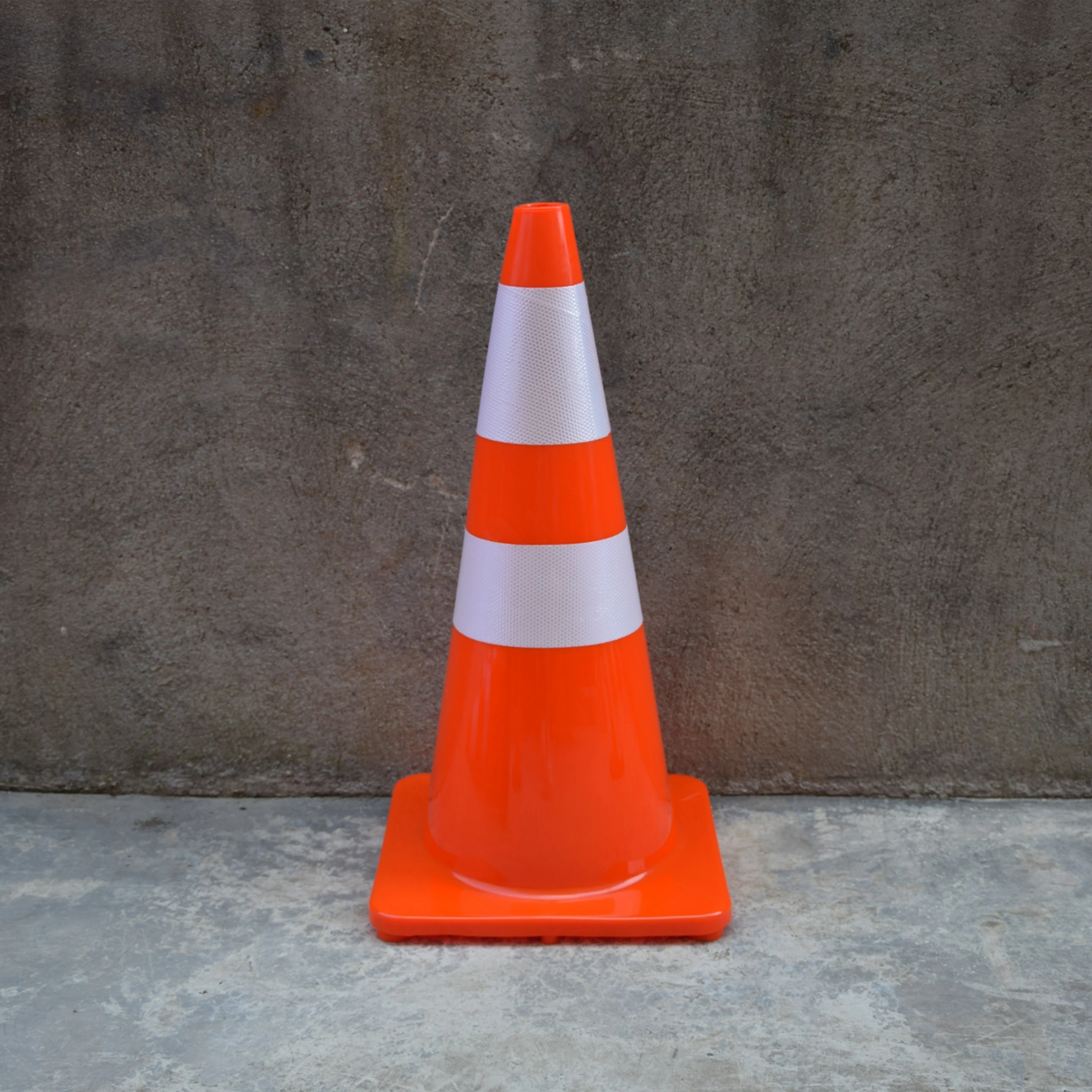 28 Inch 1.8 2.0Kg Cheap Price High Intensity Flow Reflective Pvc Orange Traffic Safety Road Cone