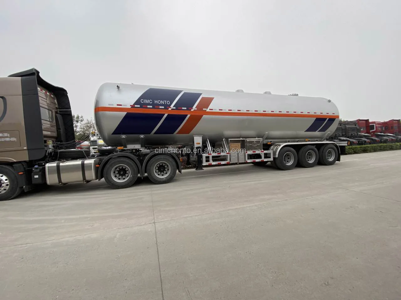 brand new 3 axle lpg bowser 56.1m3 Tri-axle tanker semi trailer for sale