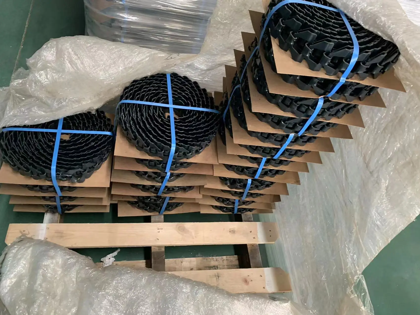 Chicken Breeder Chain Feeding System