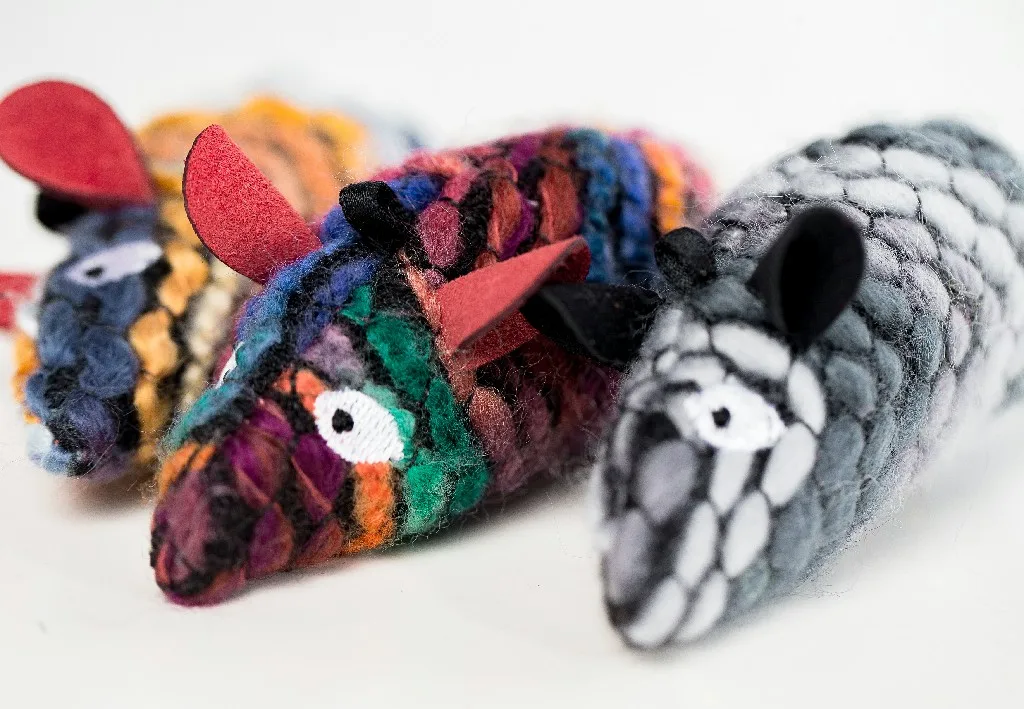 Cat toy mouse with natural catnip and realistic mouse sound