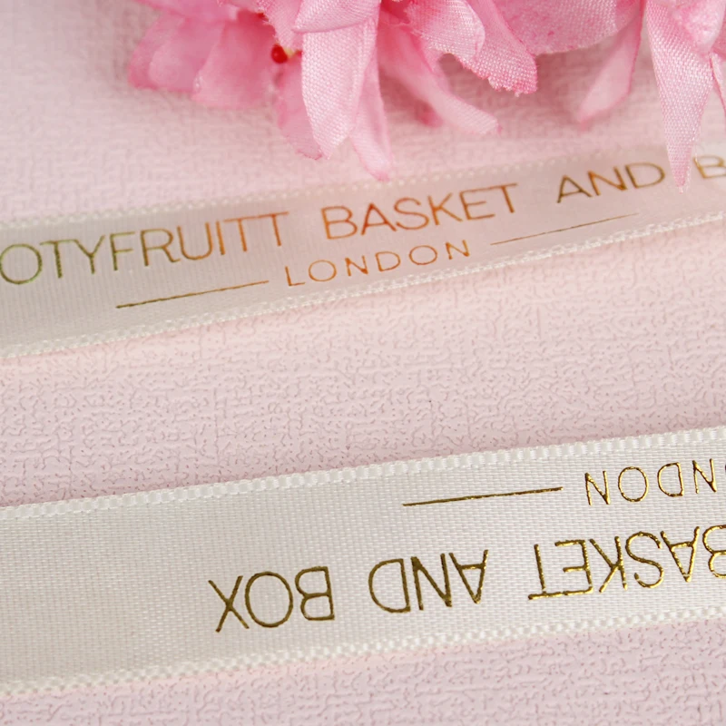 Заводская цена индивидуальный белый логотип с лентой для подарка упаковка цветов печать логотипа лента персонализации 1 дюйм