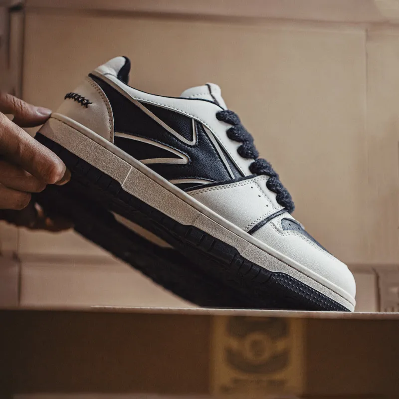 Maden Oem Custom Logo Black White Platform Sneakers for Men Versatile White Shoes Thick Soles Breathable for Sports and Leisure