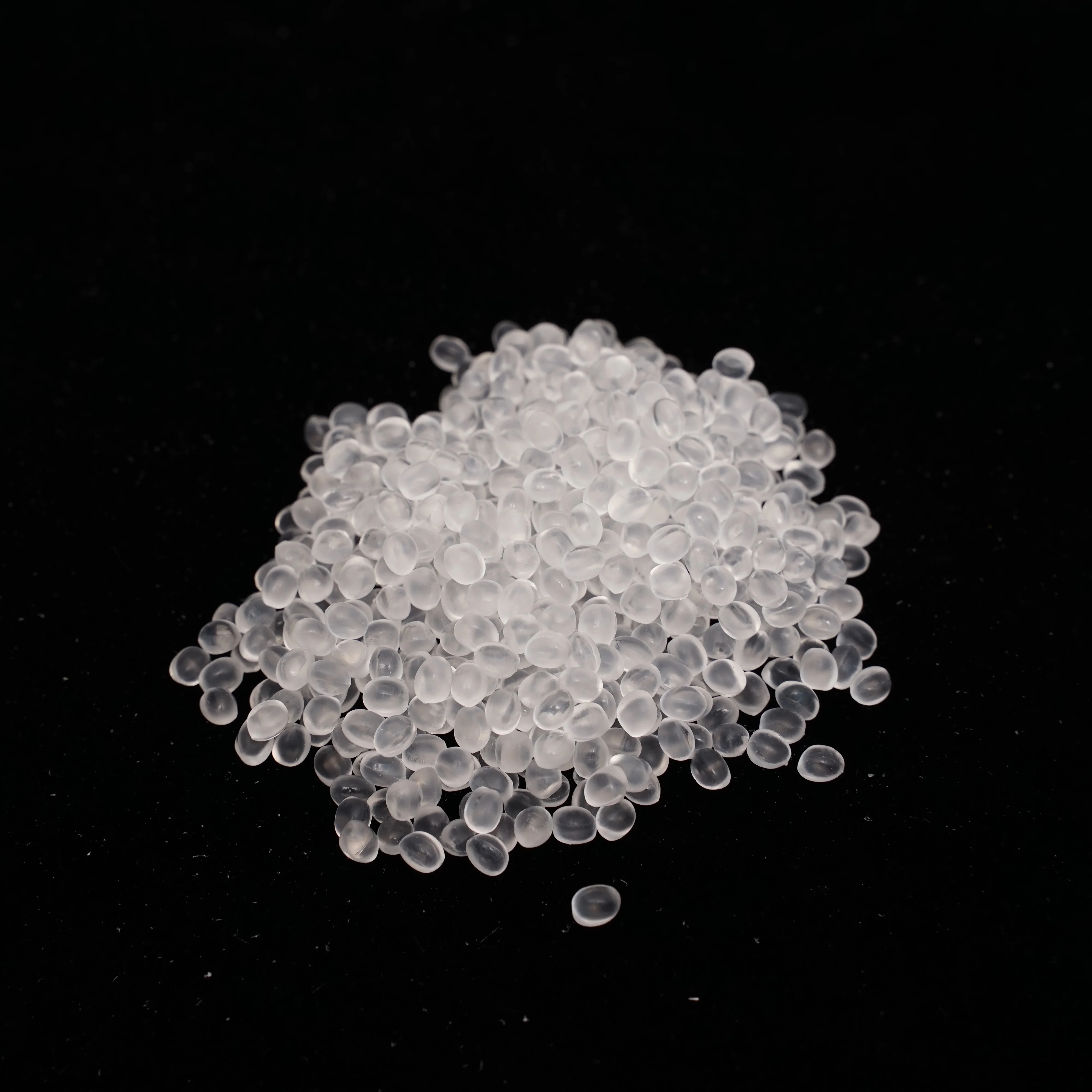 Thermoplastic Urethane TPU Resin Based Resin Raw Material For Shoes Slippers 60A Hardness Virgin Quality Injection