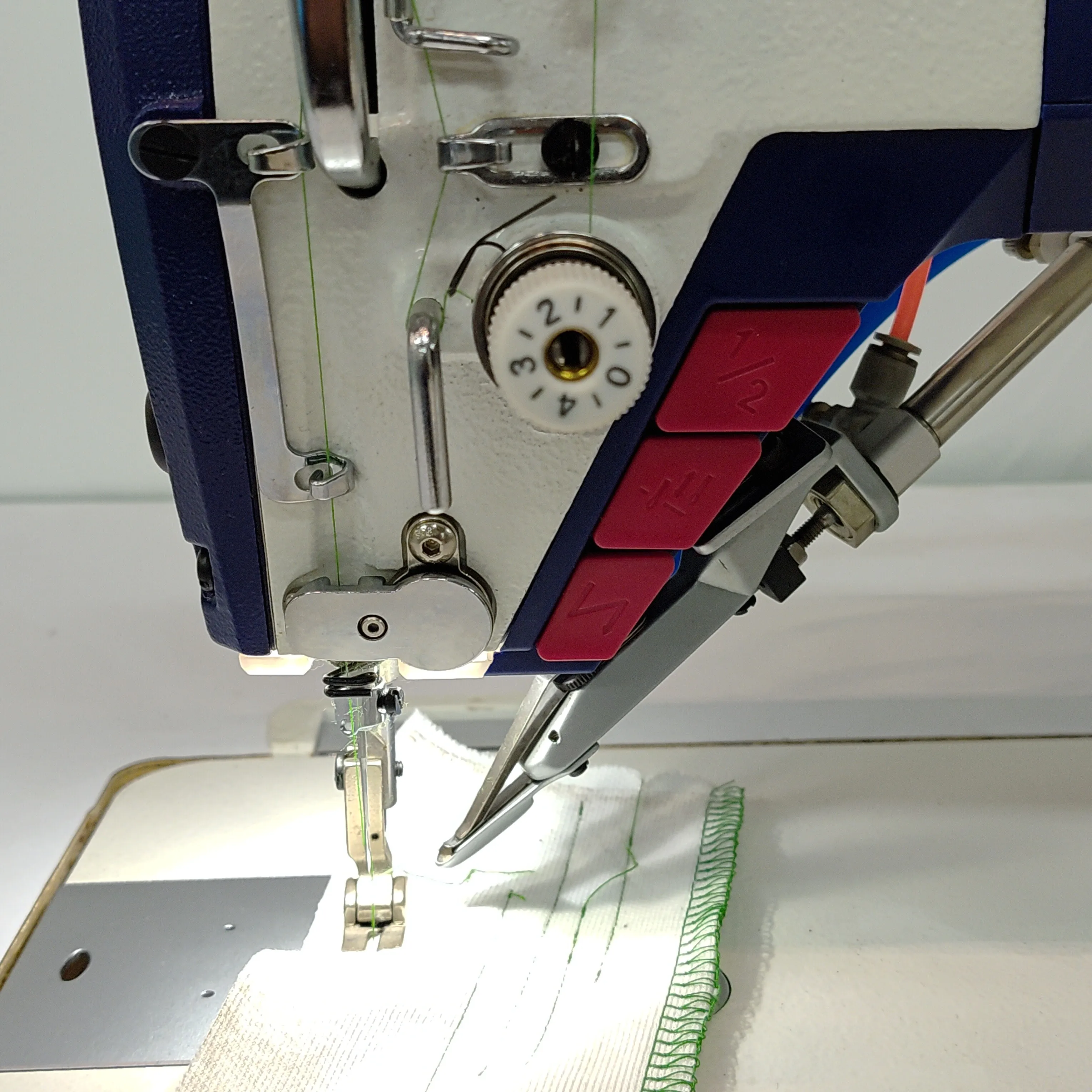 Hot Sale High-speed Lockstitch Sewing Machine for Industry High Quality Apparel Lock Stitch Machinery