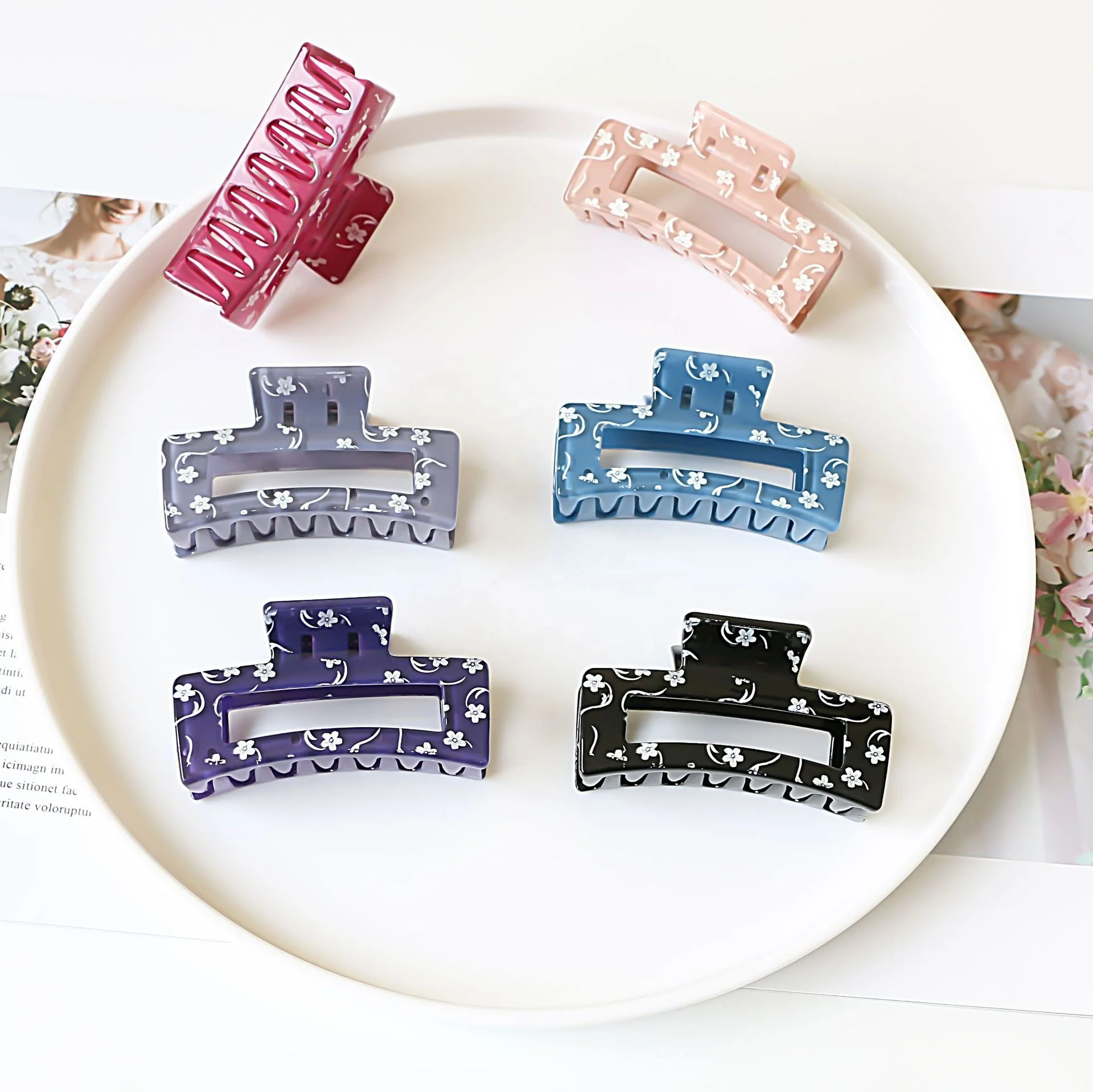 Ziming New 8 CM Big Size Floral Printed Hollow Shinny Acrylic Hair Claw Glossy Flower Pattern Acrylic Shower Hair Clip Hair Grip