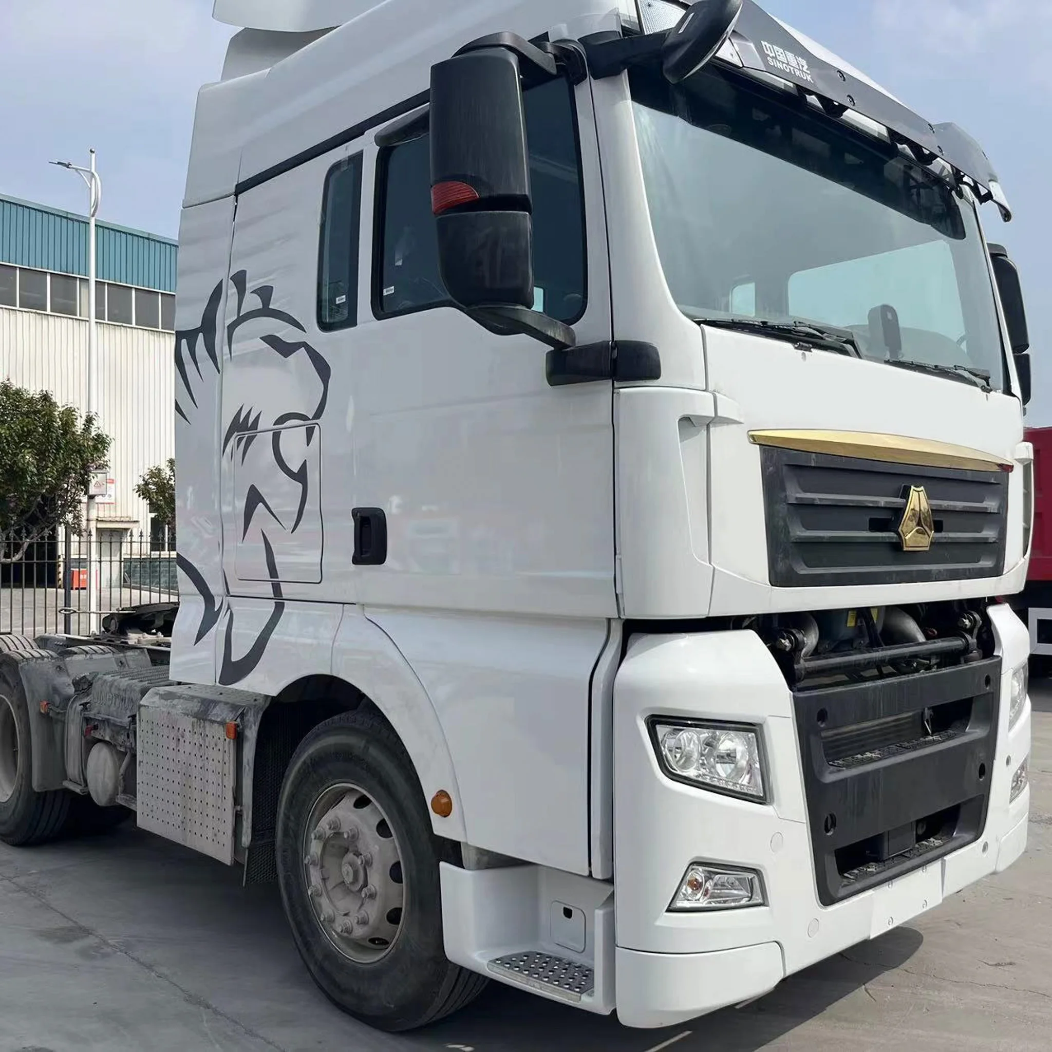 6X4 Euro 6 Diesel Tractor SITRAK Truck with Leaf Spring Suspension and Manual Transmission