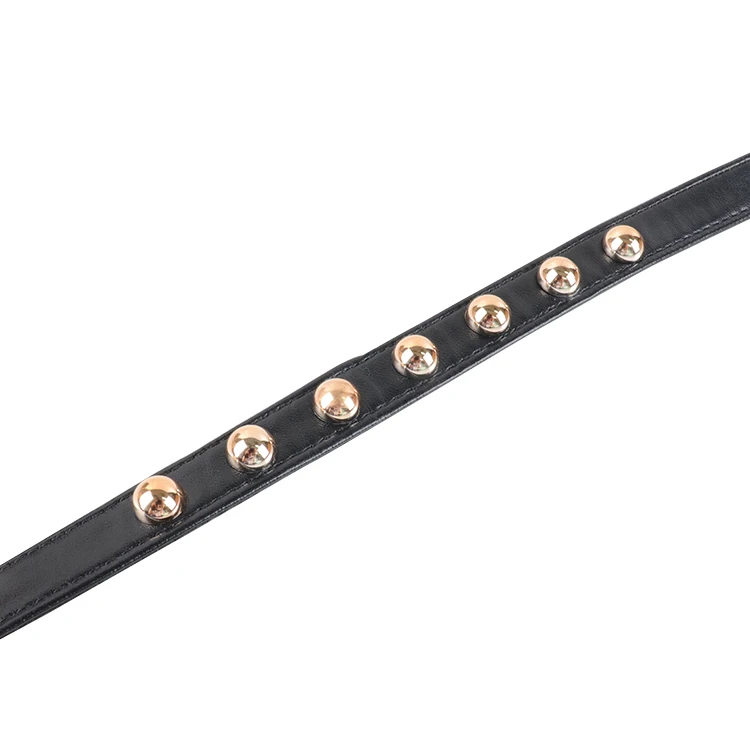 Дешевые декоративные женские сандалии с пластиковыми заклепками, верхние ремешки