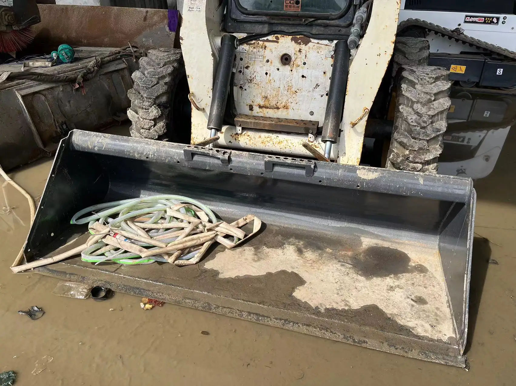 Second hand Bobcat compact skid steer loader classic model S300 S330 ready to ship