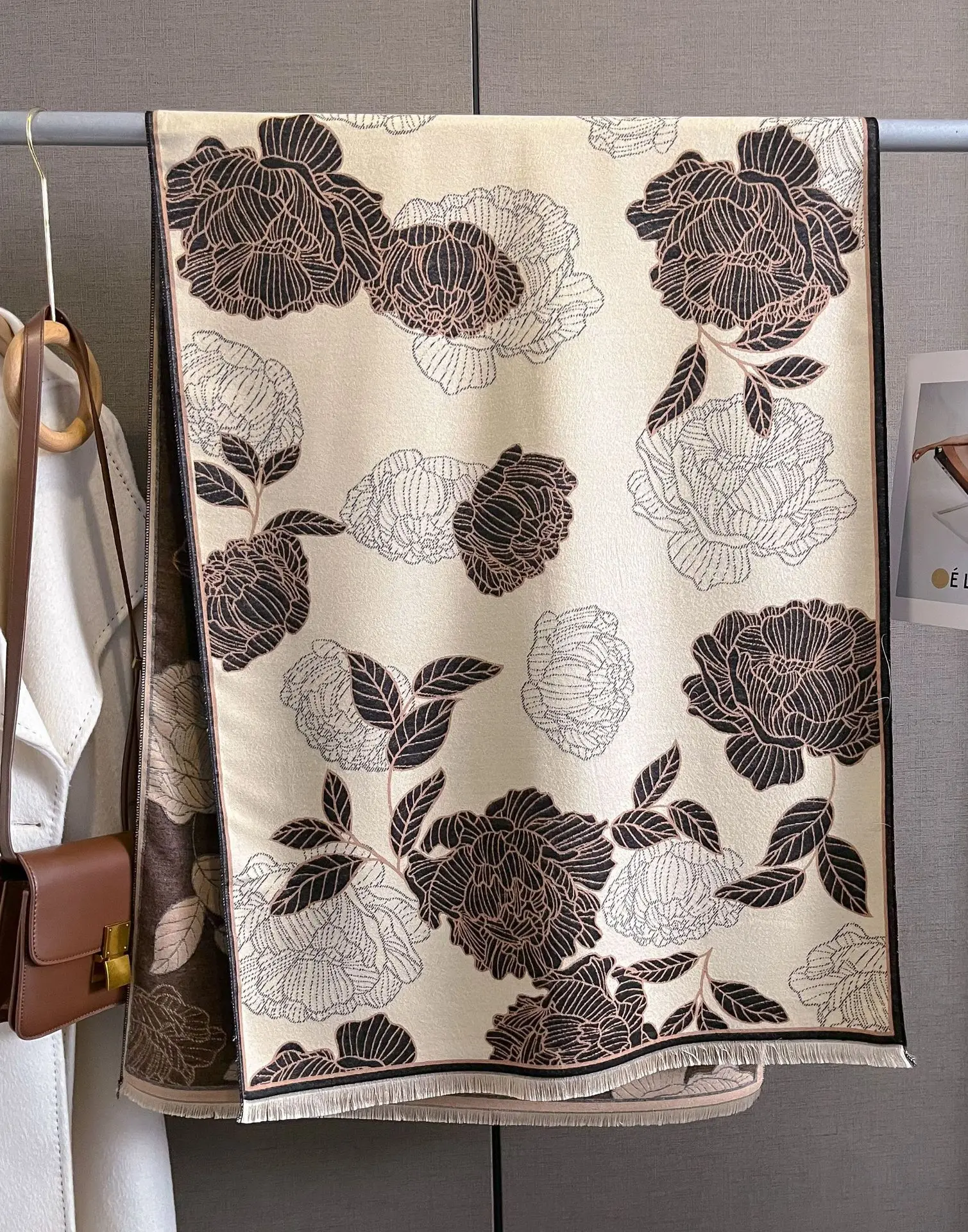 Newest Arrival Double-side Soft Cashmere Feeling Scarves Fashion Elegant Flower Pattern Outer Wear Pashmina Shawls for Winter