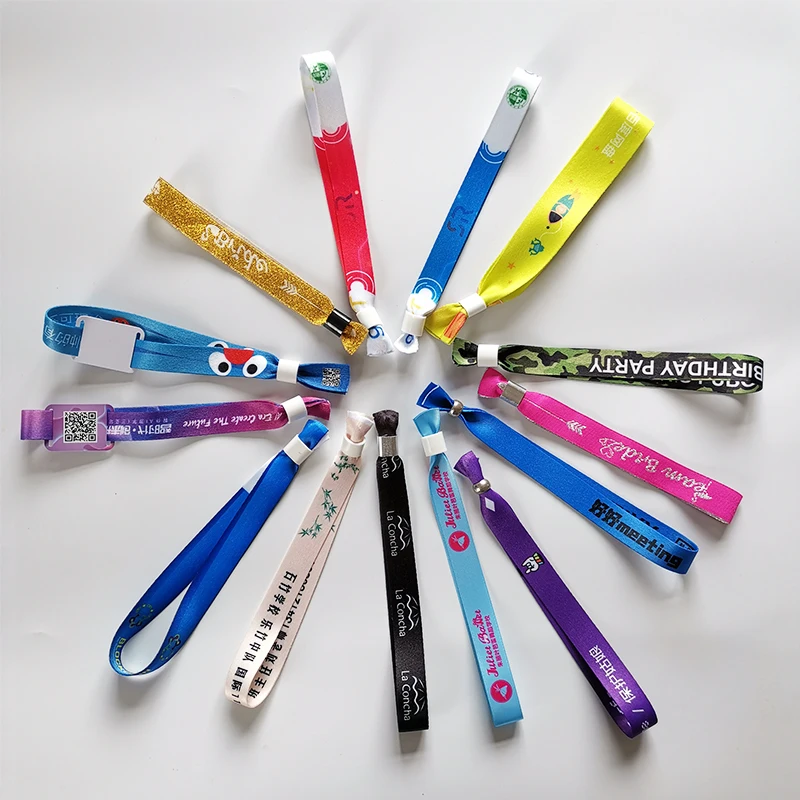 Многоцветные регулируемые одноразовые наручные браслеты из ткани с замком