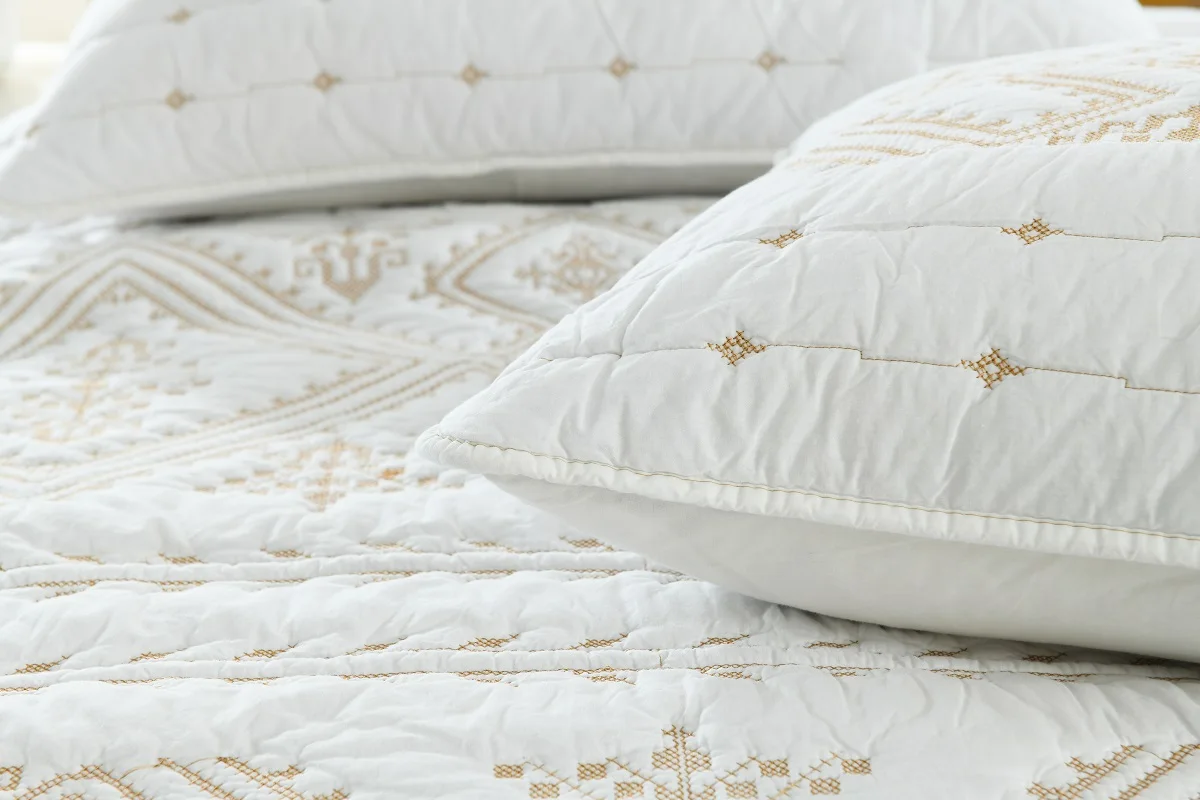 Cross-stitch Quiltting Good Sleeping 100% Cotton Air Permeability Soft Comfortable and Skin-friendly 3pcs Bedspread Set