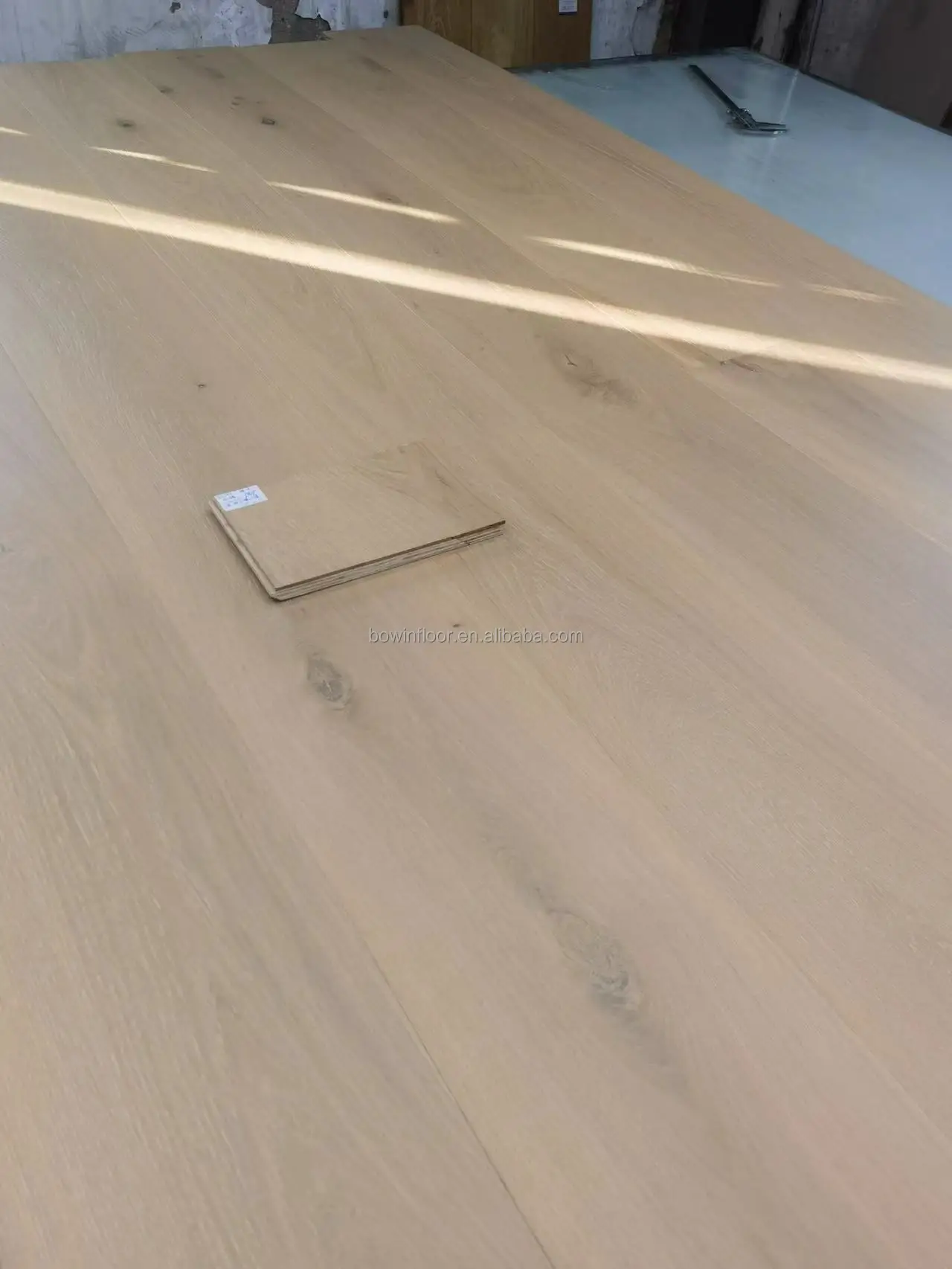 selected grade oak engineered flooring oak brushed UV matt lacquered flooring 2200 x220 x 14/3 mm