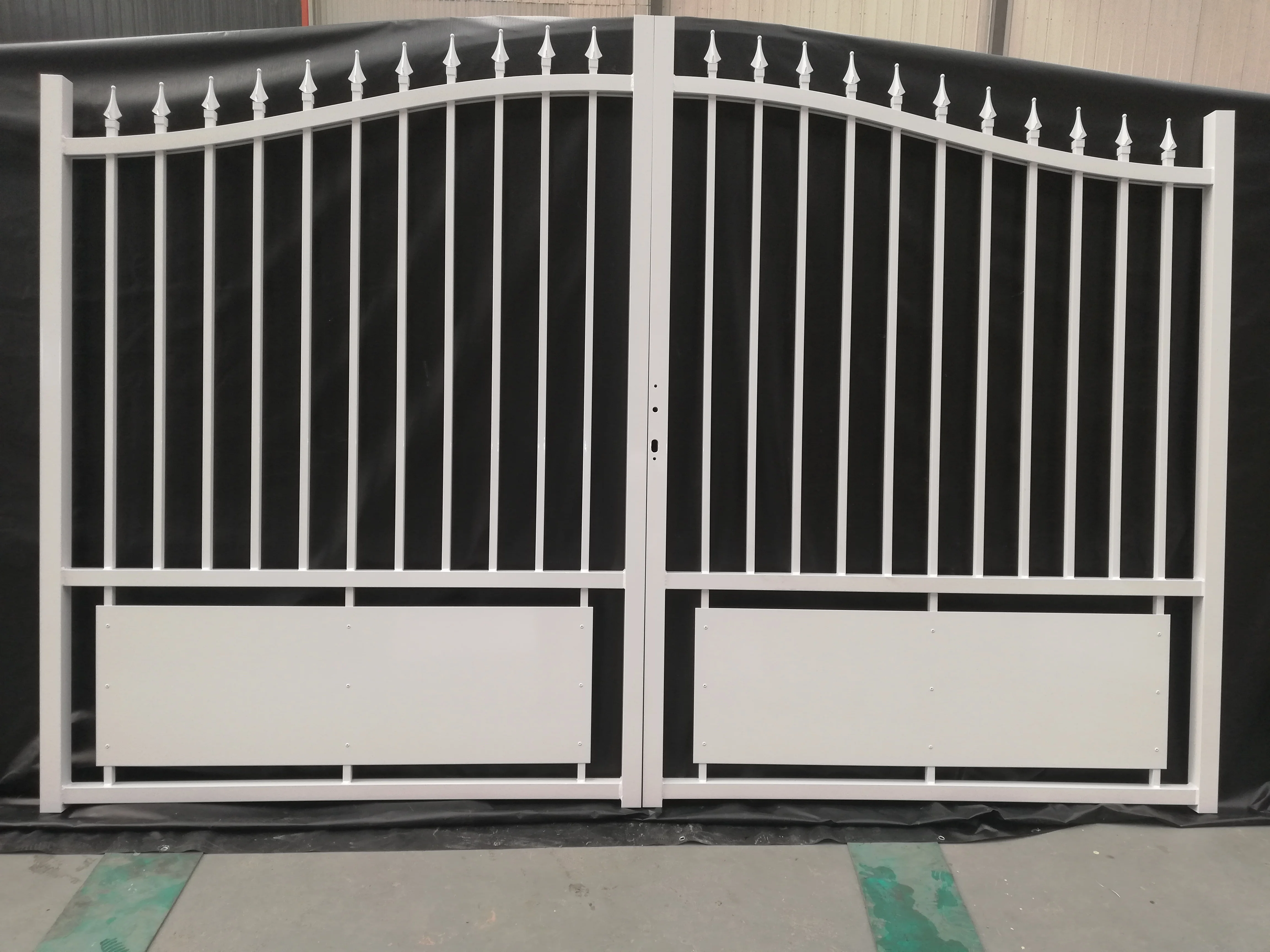 Basic flat top infill panels and gates in aluminum tubular