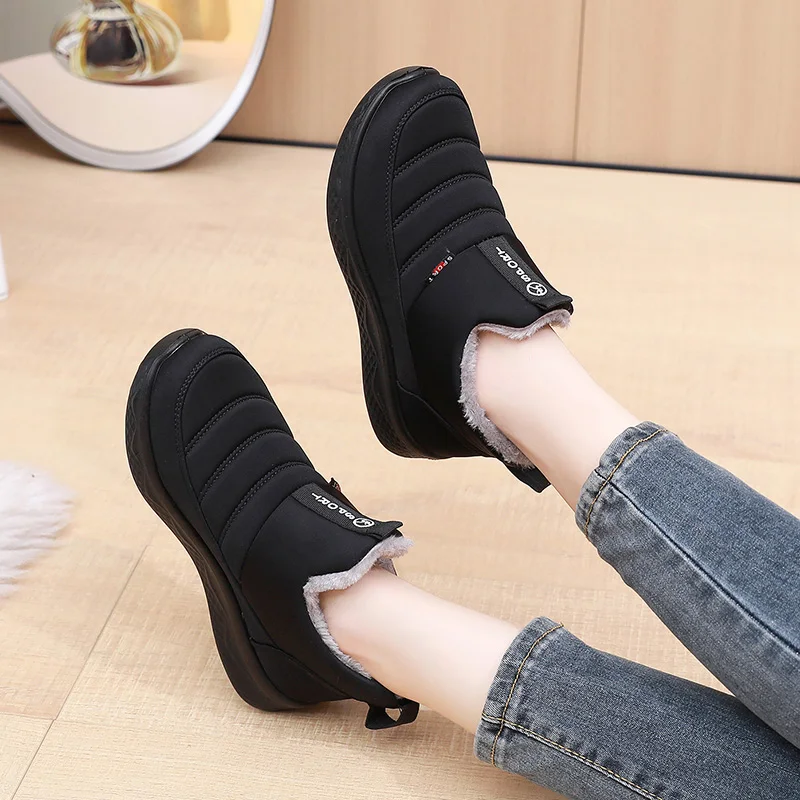 2021-Warm winter cotton shoes for women with cashmere old Beijing cloth shoes old snow boots soft sole non-slip mother shoes