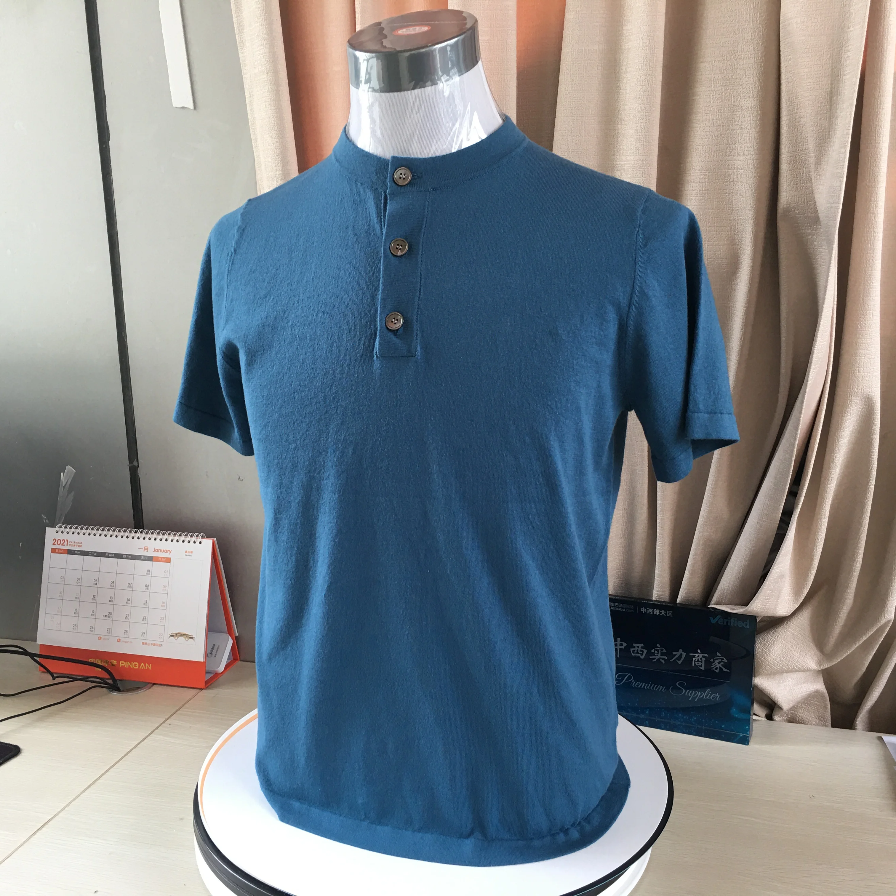Chinese OEM  wholesale cotton knitting mock neck middle collar button T shirt Henley Tee.