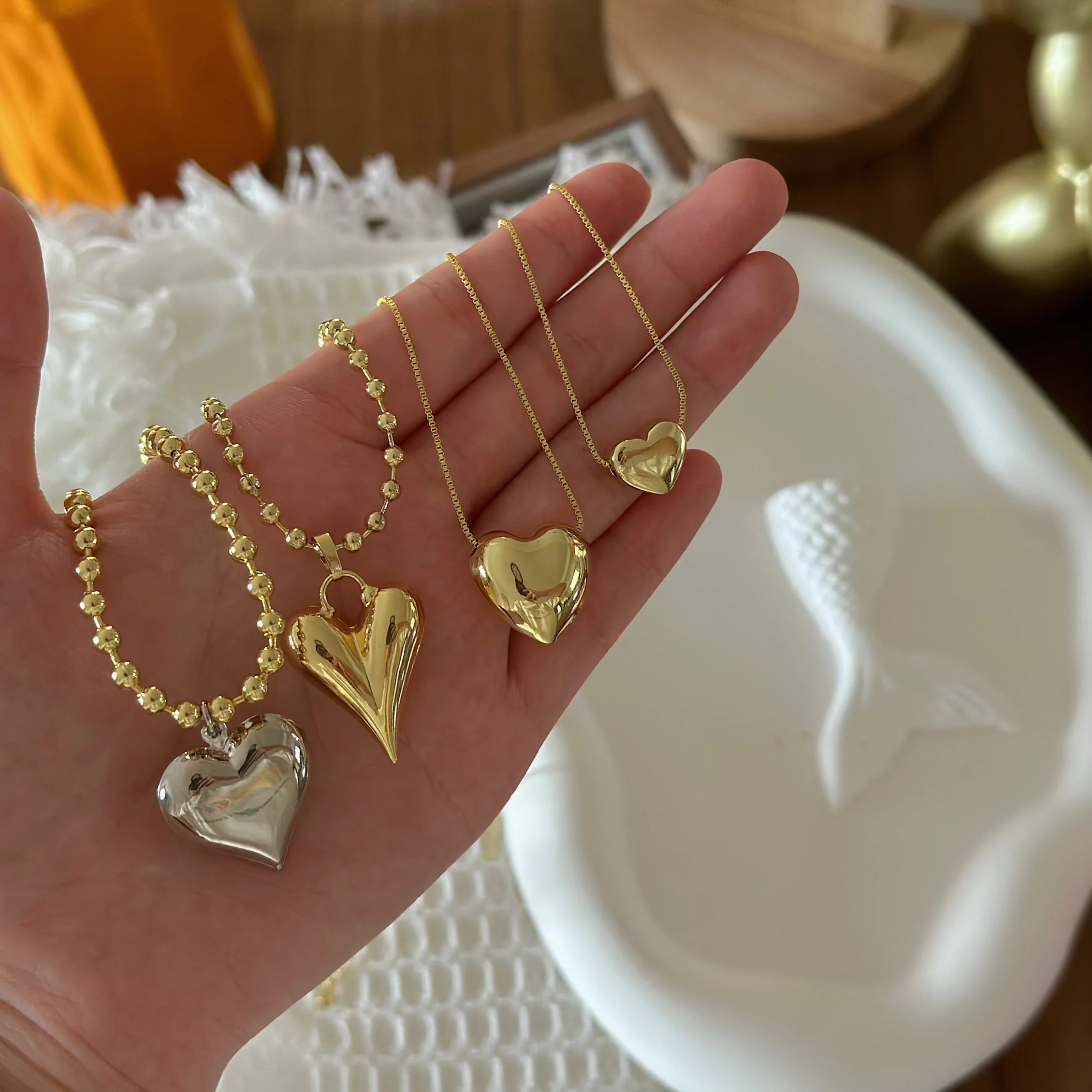 2023 ins popular 18k gold plated heart shape initial pendant necklace copper beads and link chain jewelry necklace for women
