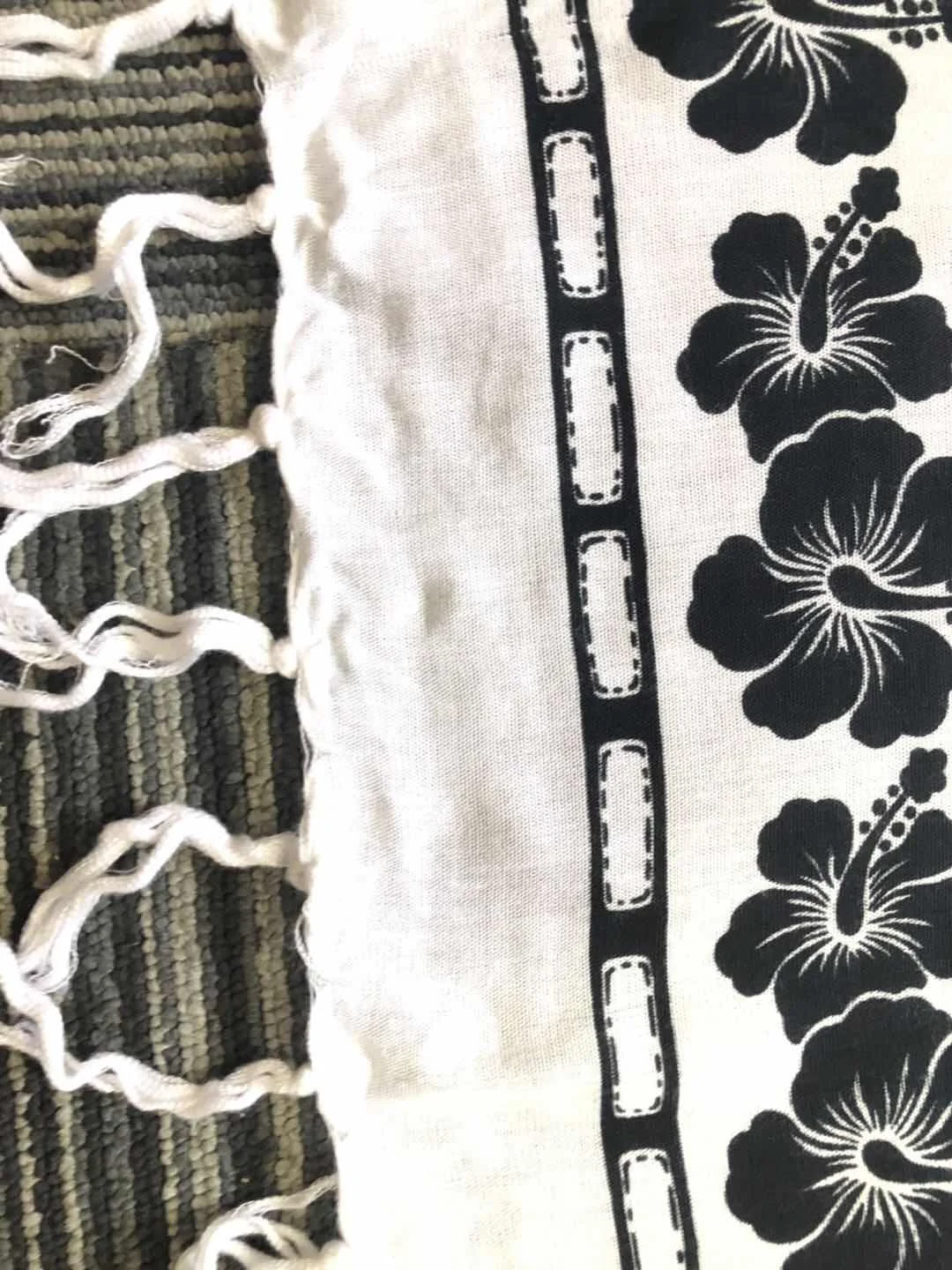 Custom design 100% rayon beachwear sarong pareo with tassel