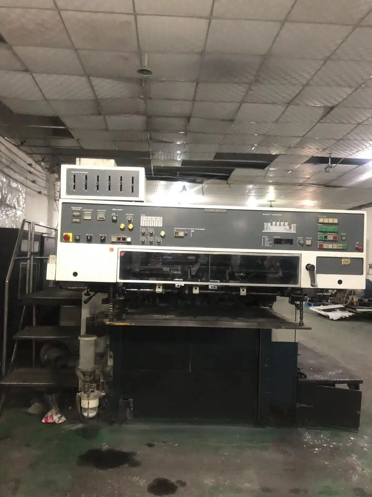 Использованный 440 Четырехцветная печатная машина komori 1997 год офсетная