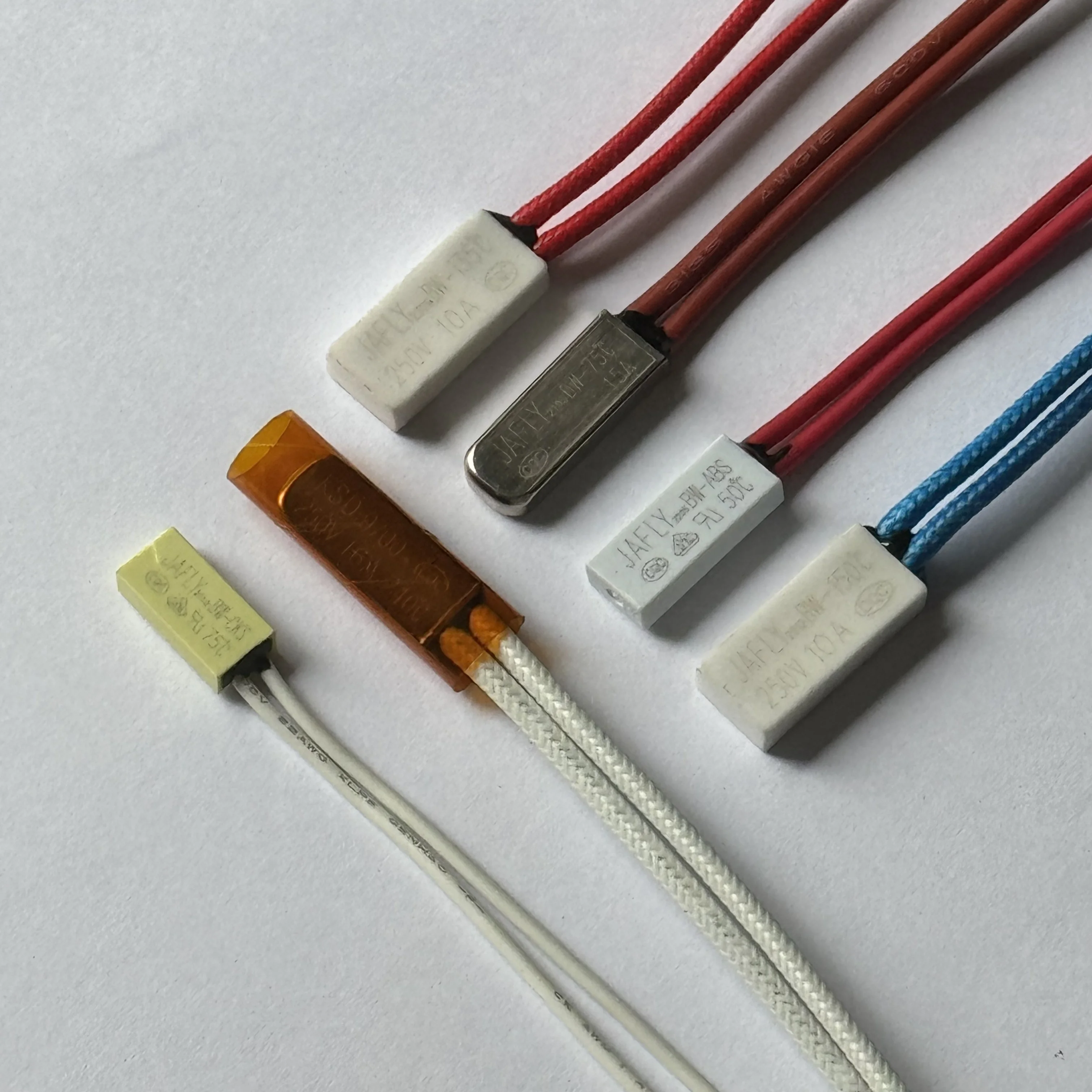 The smallest size KSD9700 type thermal protectors switch temperature controller