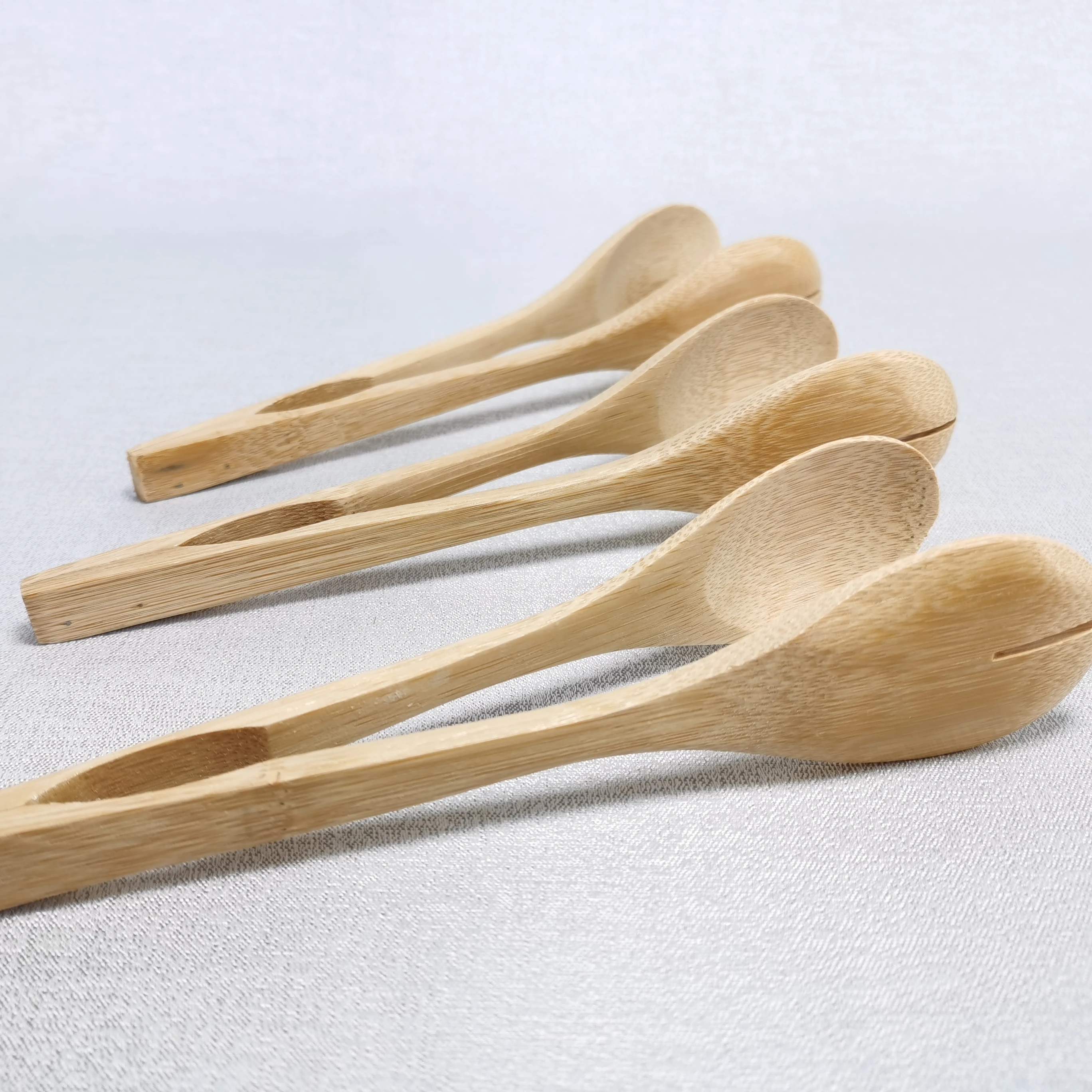 Wholesale Natural Kitchen Utensil Clips For Cooking And Baking Bamboo Wooden Toast Tongs With Hanging Holes
