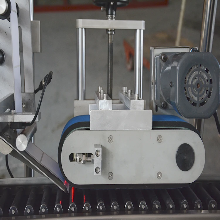 Automatic Horizontal Sticker Label Applicator Machine for Lip Balm, glue tube, pens, round bottle vials labeller