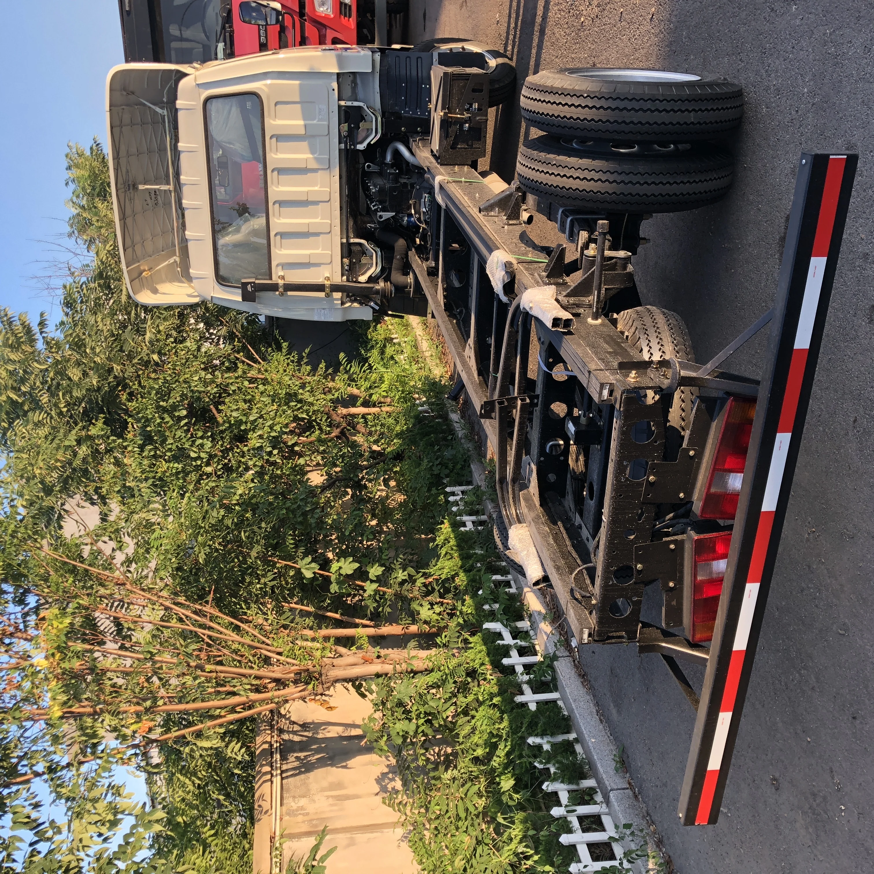 High Power 4X4 2021 Forl cargo truck 4*2 wheel van 2-4 ton weight small truck. now in stovk available