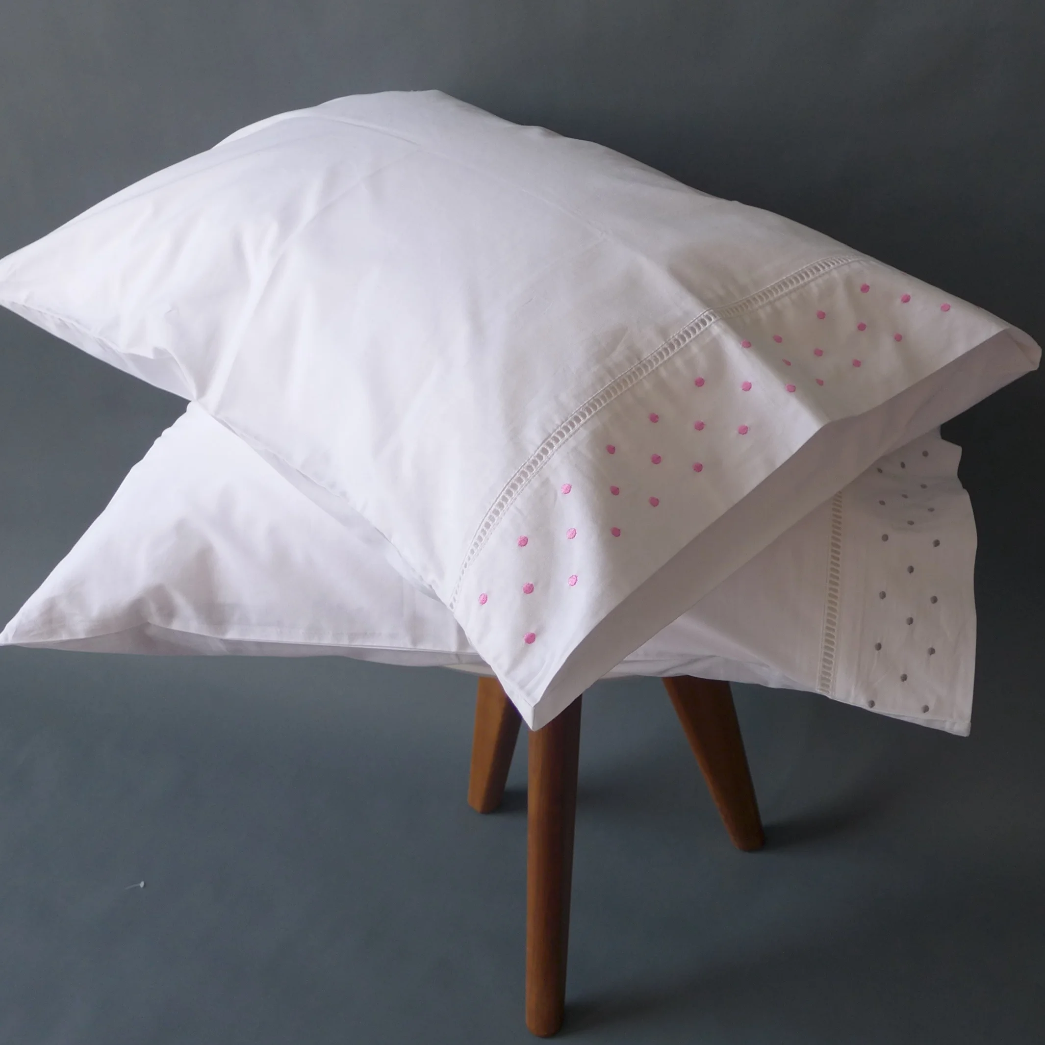 100% cotton duvet cover set with embroidery white pillowcase