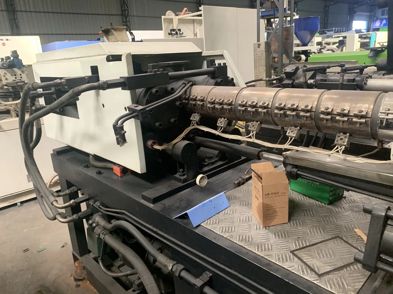 China plastic car bumper injection moulding machine automatic used plastic injection moulding machine