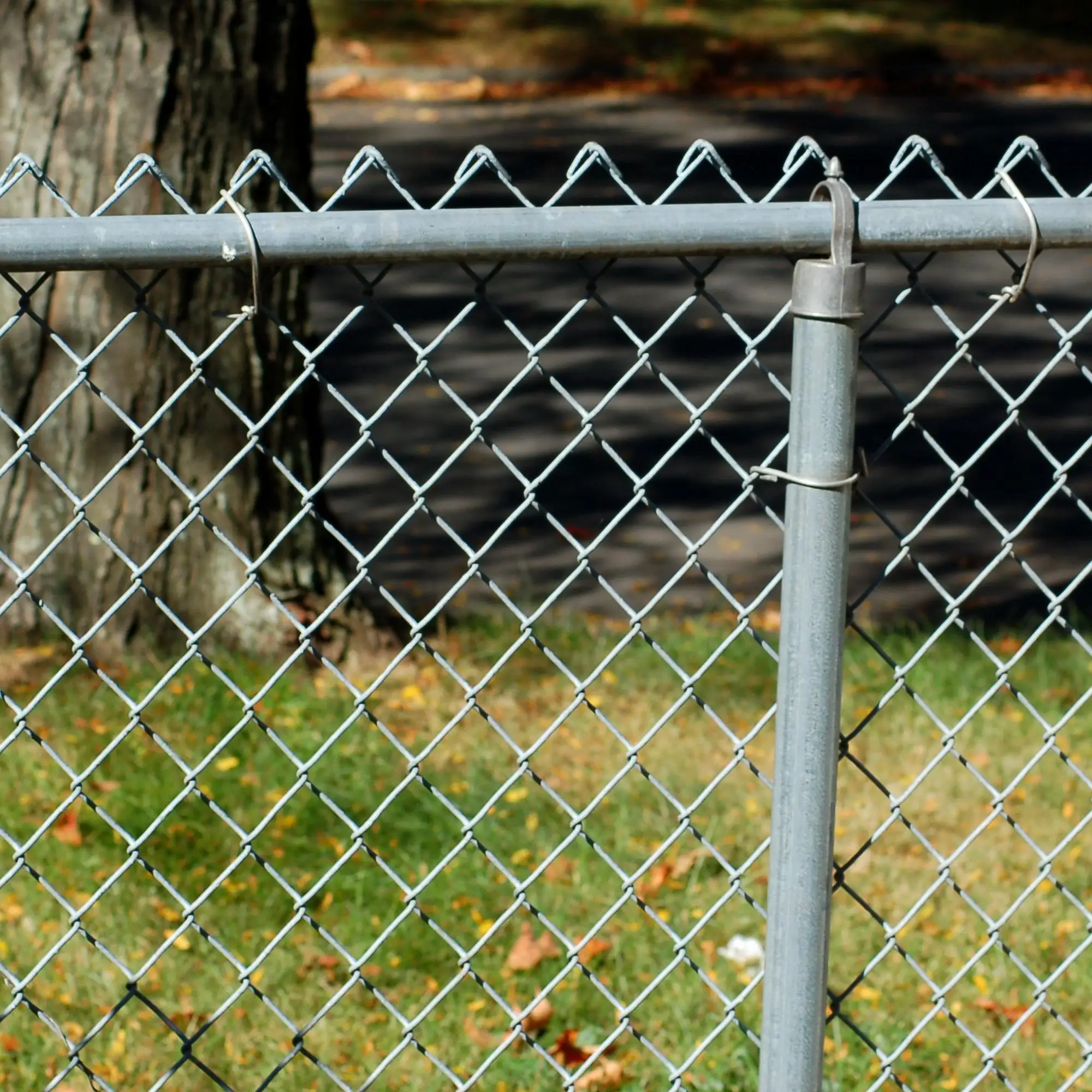 Ограждение из металлической проволочной сетки Оцинкованное черное покрытие ПВХ рулон с воротами