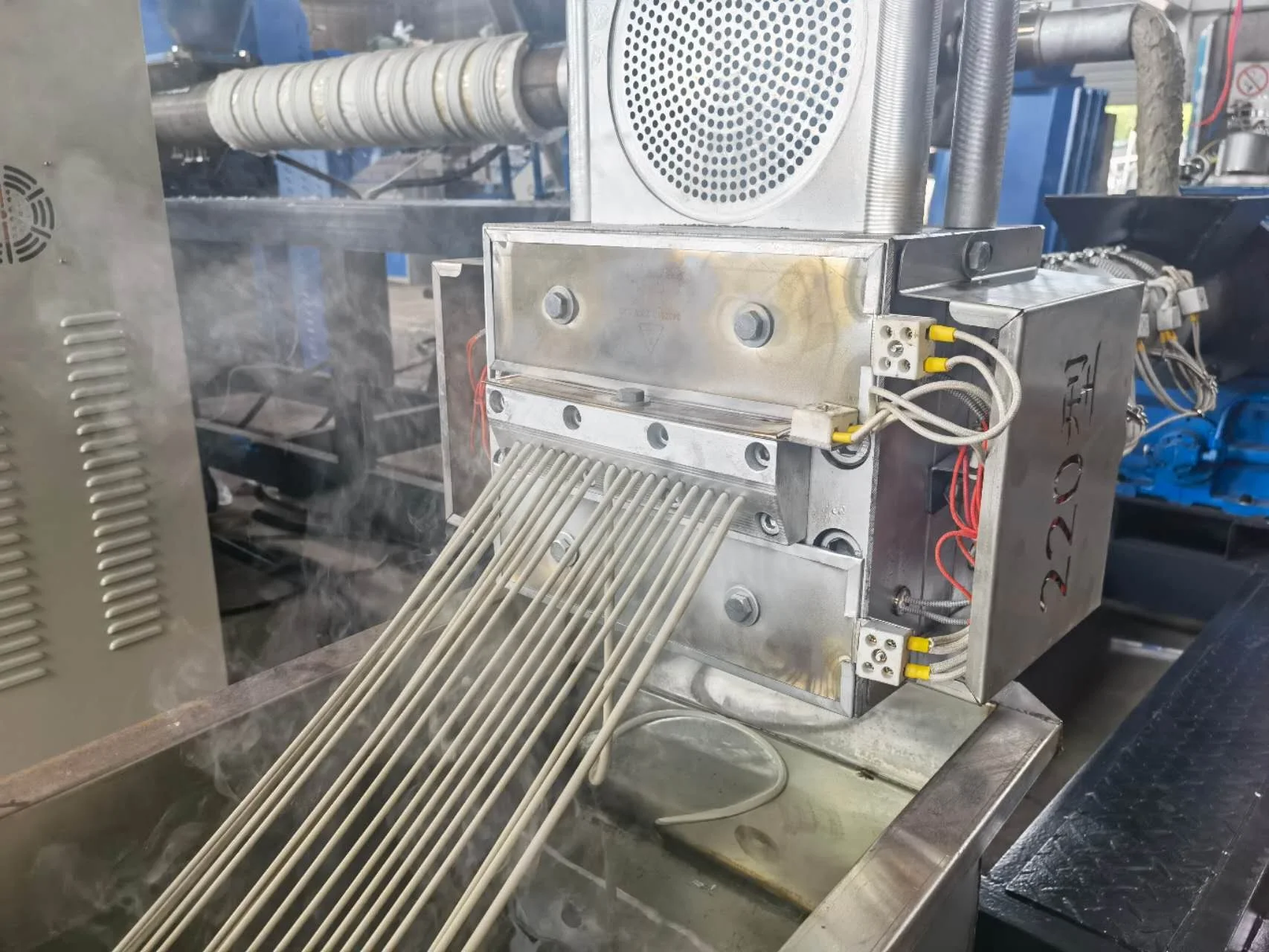 PP PE HDPE LDPE LLDPE PET ABS All Plastic Scrap Recycling Granulator Machine Plastic Bottle Agglomerator Recycling Machine Price