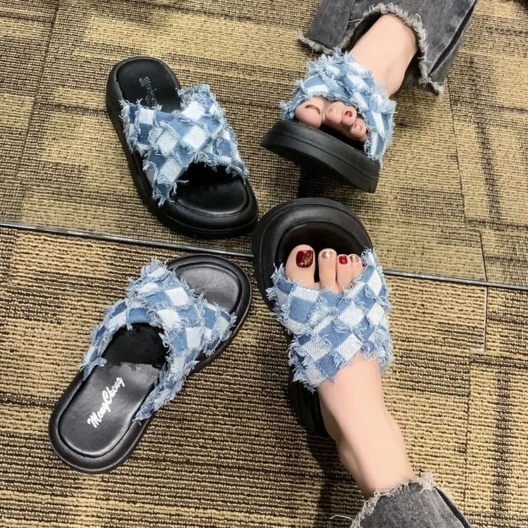 New sneakers fashionable Checkered Cross Flat Bottom Thick Sole Color Block Wearing Cool Slippers Outside Slippers for Women